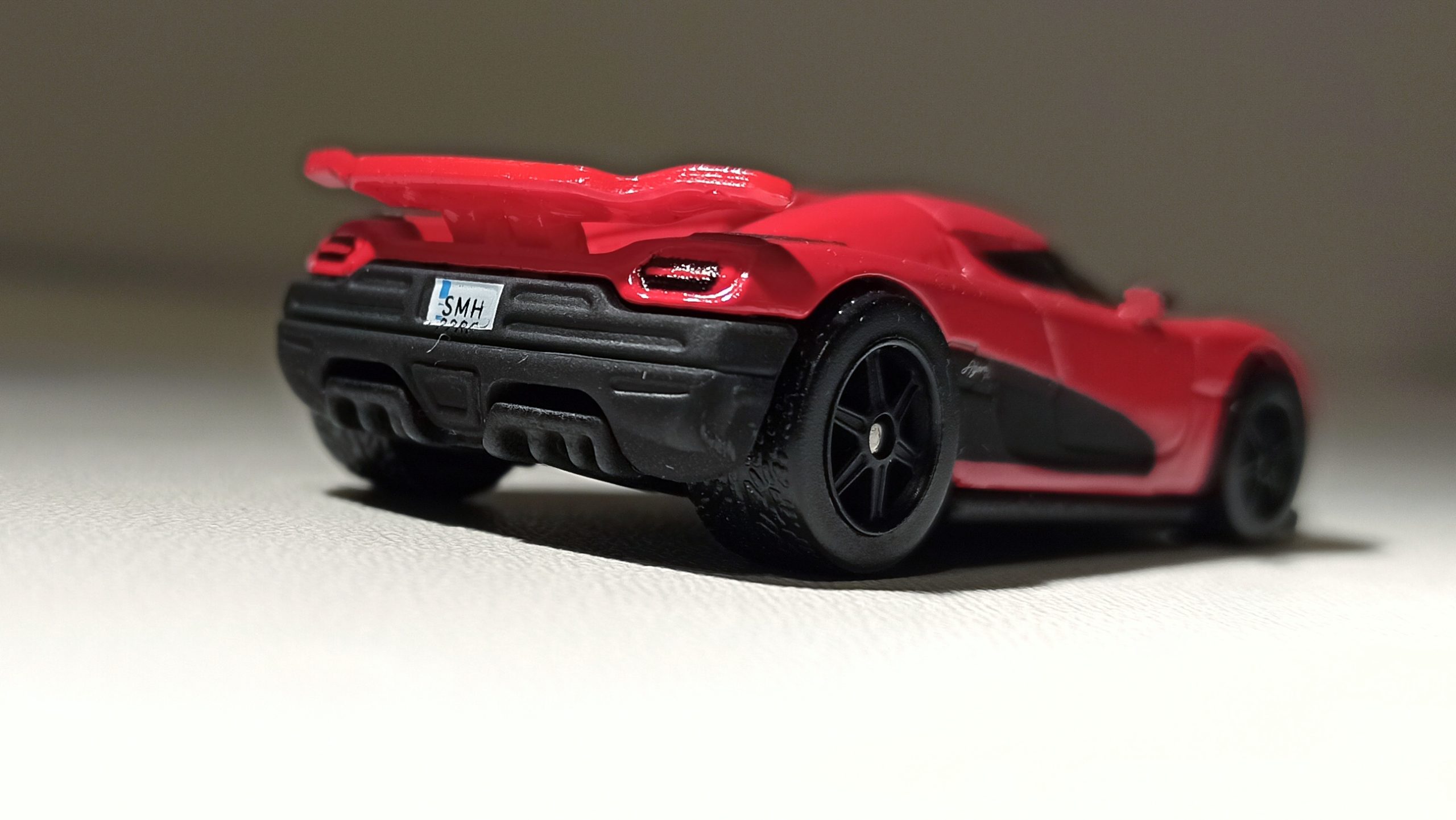 Hot Wheels Entertainment Koenigsegg Agera R (BDT86) 2014 Need for Speed red back angle