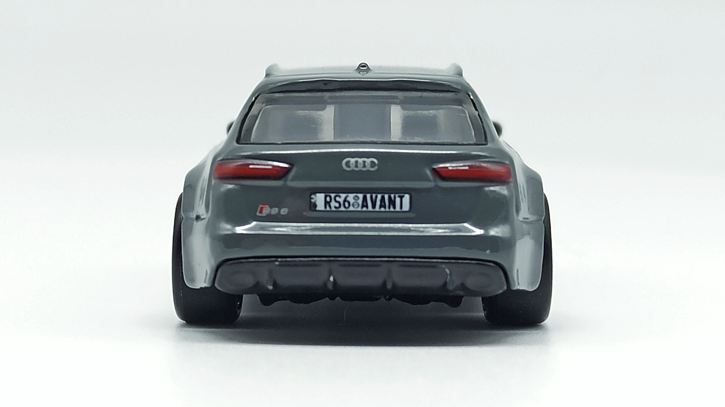 Hot Wheels '17 Audi RS 6 Avant (GRJ65) 2021 Car Culture: Fast Wagons (5/5) grey back