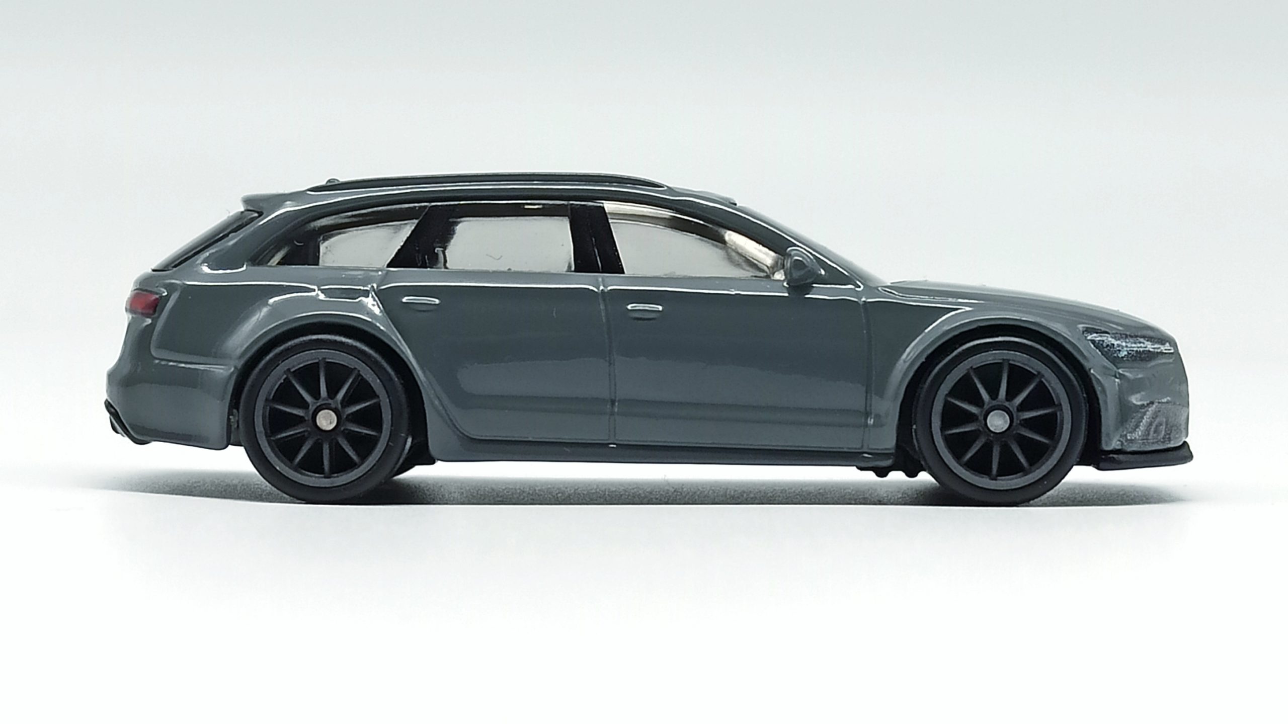 Hot Wheels '17 Audi RS 6 Avant (GRJ65) 2021 Car Culture: Fast Wagons (5/5) grey side