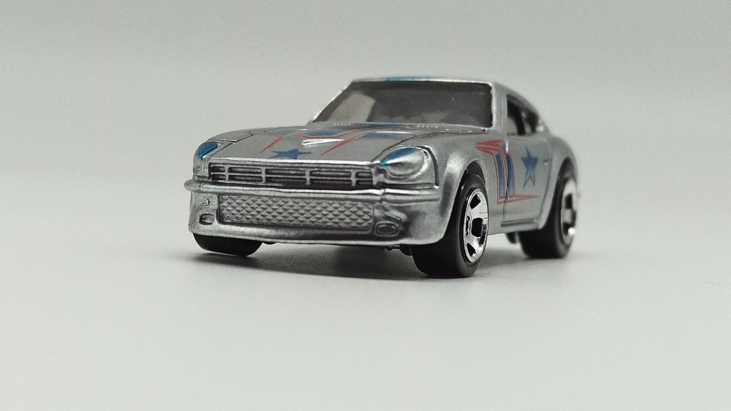Hot Wheels Datsun 240Z (BDR47) 2014 Cool Classics Series 2 (26/30) spectrafrost silver front angle