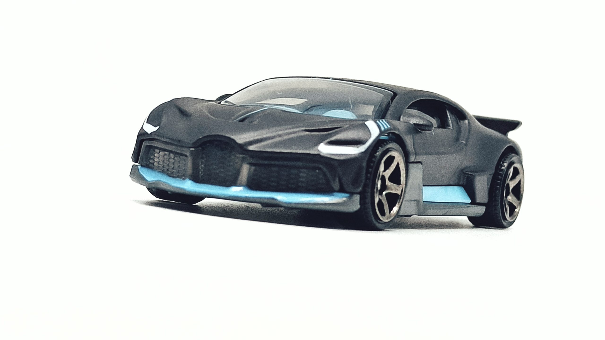 Matchbox 2018 Bugatti Divo (MB39) 2021 MBX Showroom matte black front angle