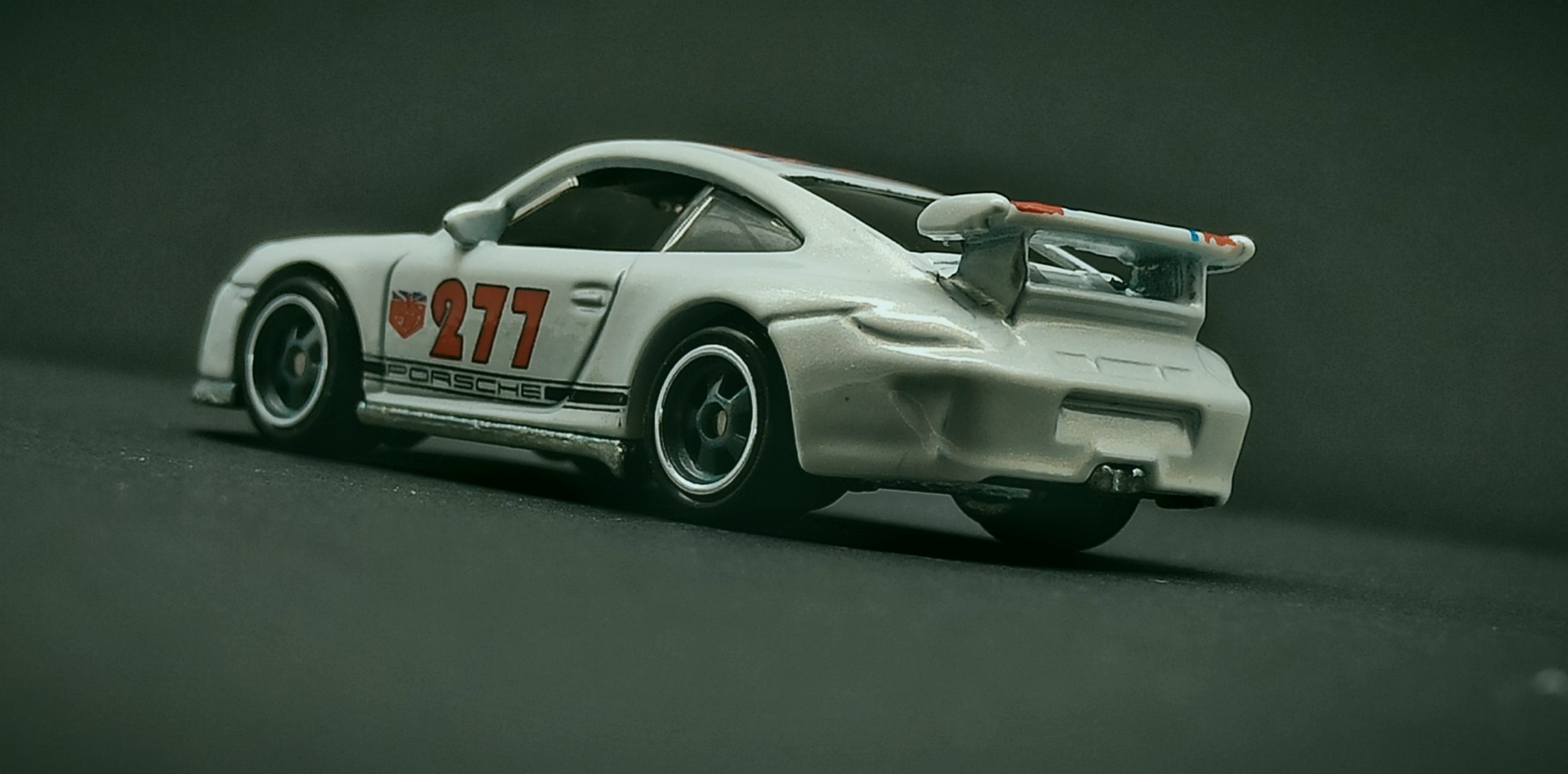 Hot Wheels Porsche 911 GT3 RS (2011 model) (DJF85) 2016 Car Culture: Euro Style (2/5) pearl white Magnus Walker Urban Outlaw back angle