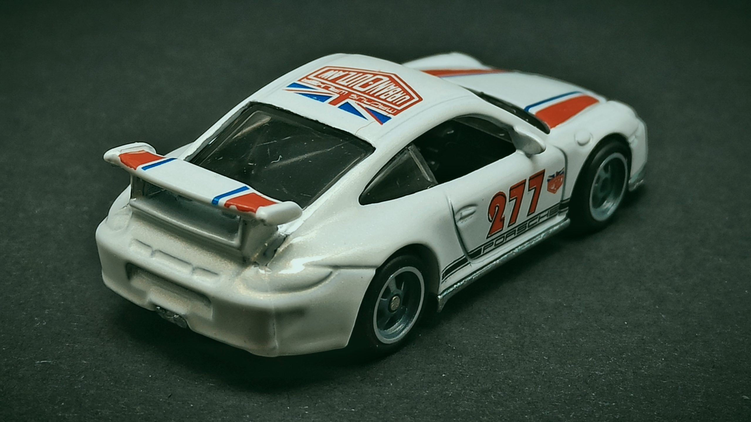 Hot Wheels Porsche 911 GT3 RS (2011 model) (DJF85) 2016 Car Culture: Euro Style (2/5) pearl white Magnus Walker Urban Outlaw back angle
