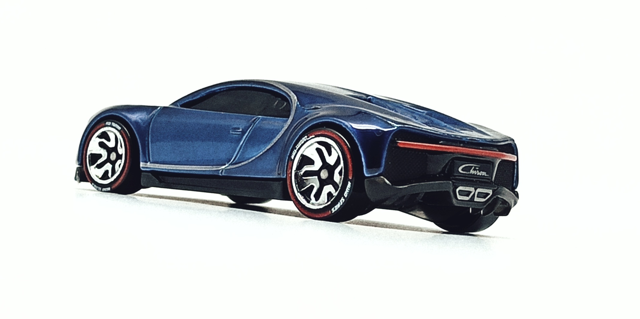 Hot Wheels id '16 Bugatti Chiron (HBG00) 2021 HW Turbo (3/4) spectraflame blue side angle