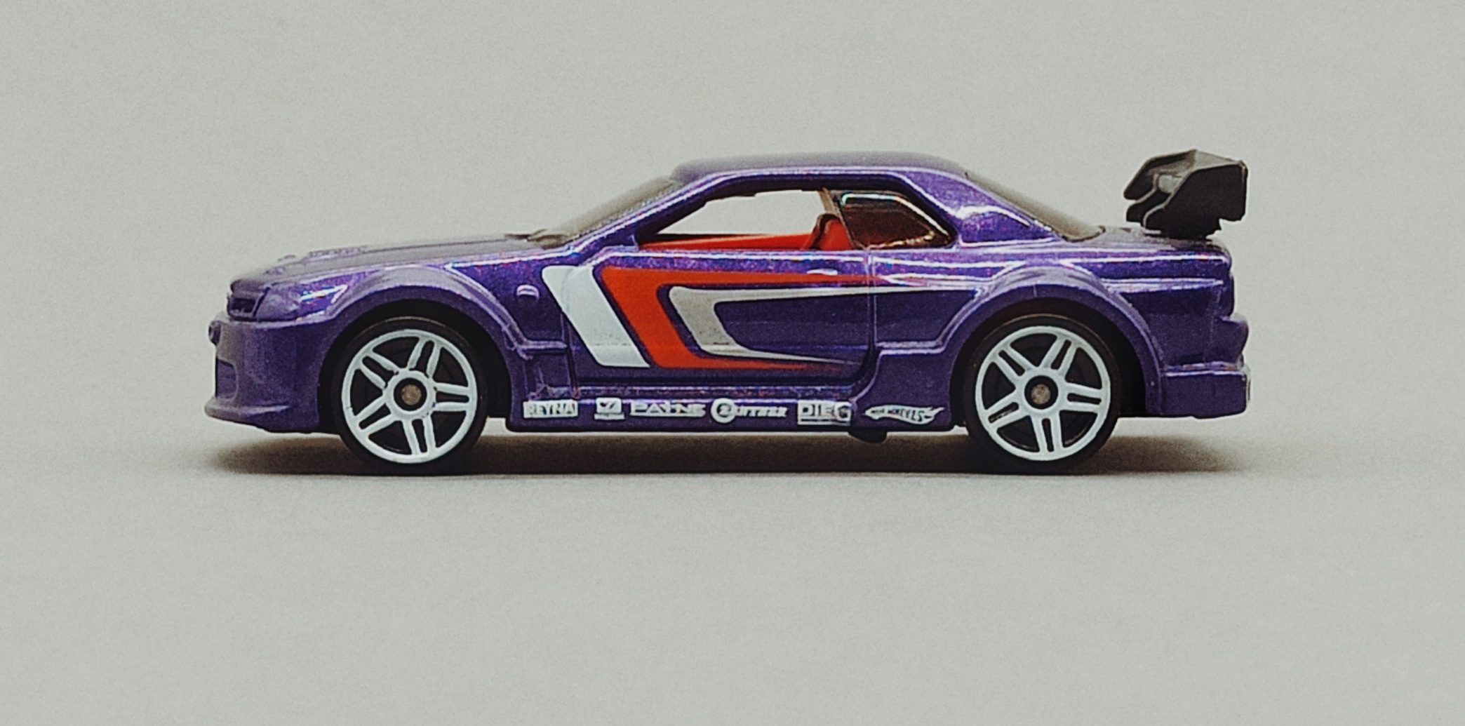 Hot Wheels Nissan Skyline (V0104) 2011 Racing Kits: Street Race (3/12) purple side