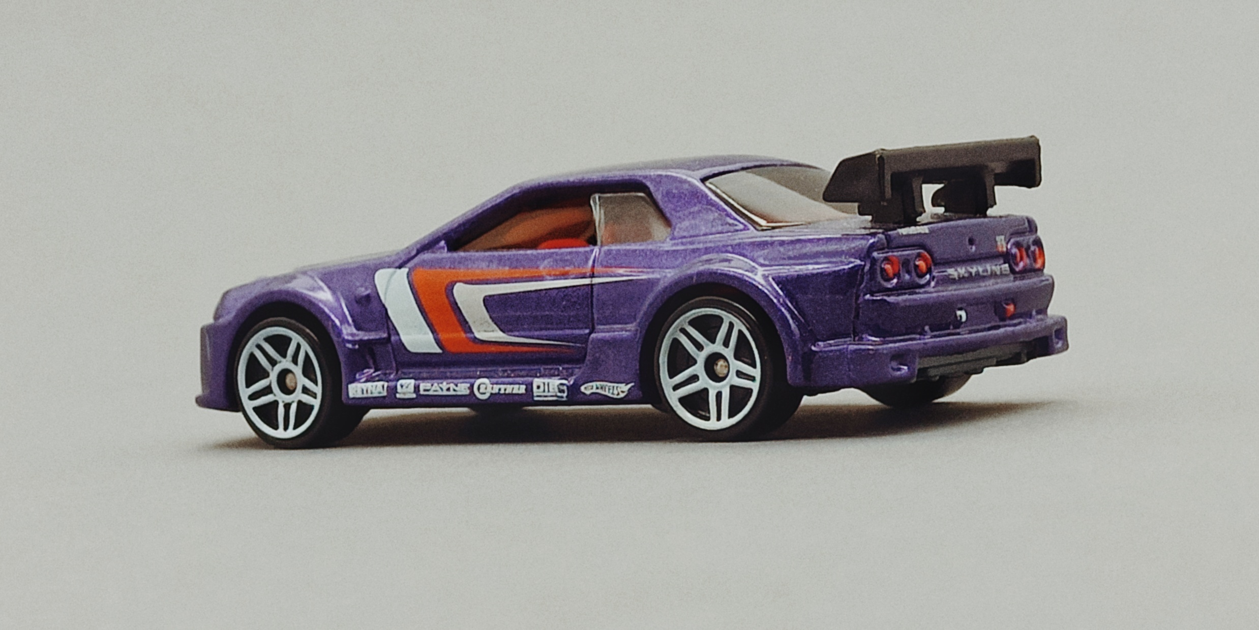 Hot Wheels Nissan Skyline (V0104) 2011 Racing Kits: Street Race (3/12) purple side angle
