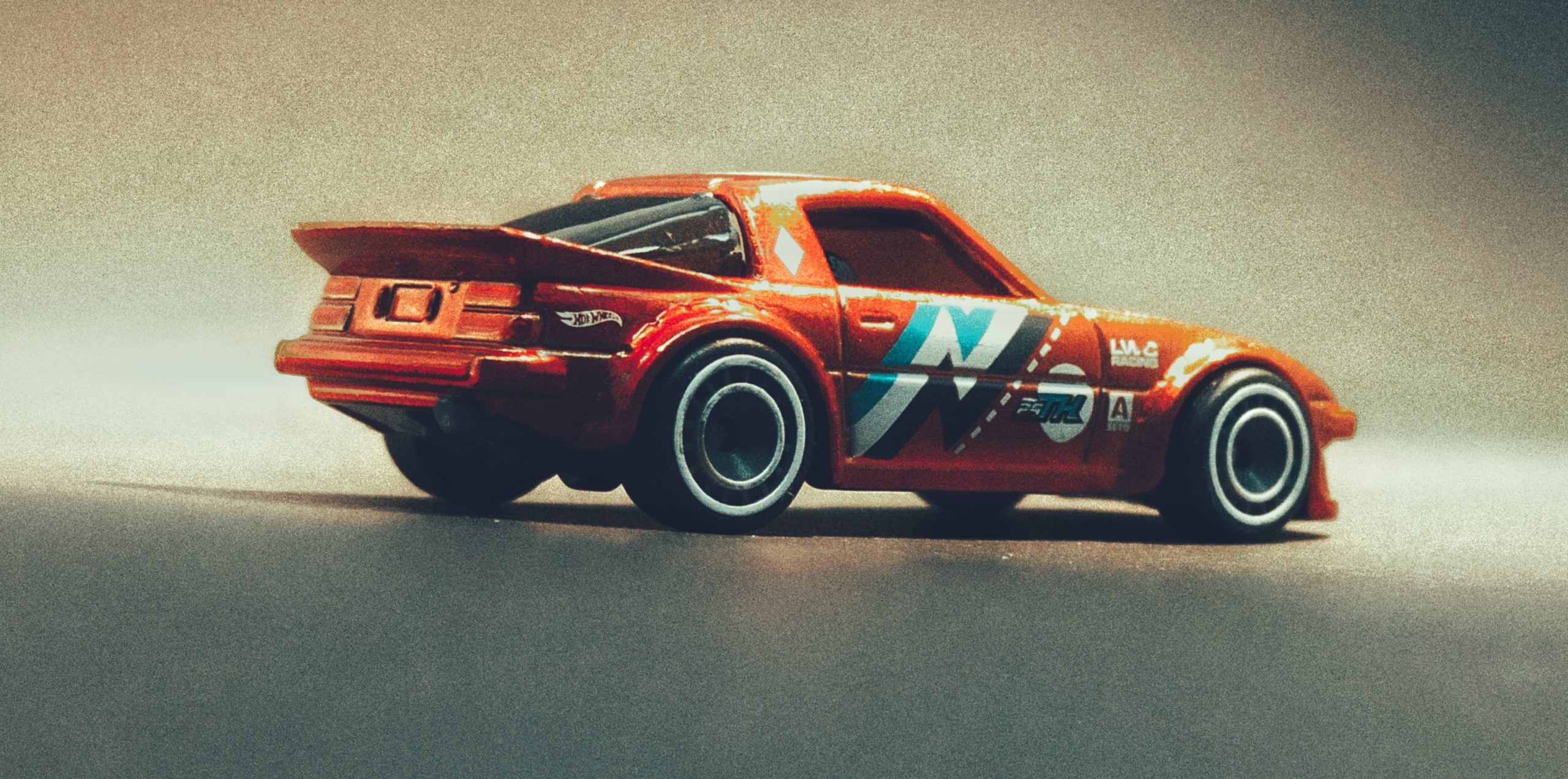 Hot Wheels Mazda RX-7 (GHG28) 2020 (130/250) Speed Blur (5/5) spectraflame orange Super Treasure Hunt (STH) side angle