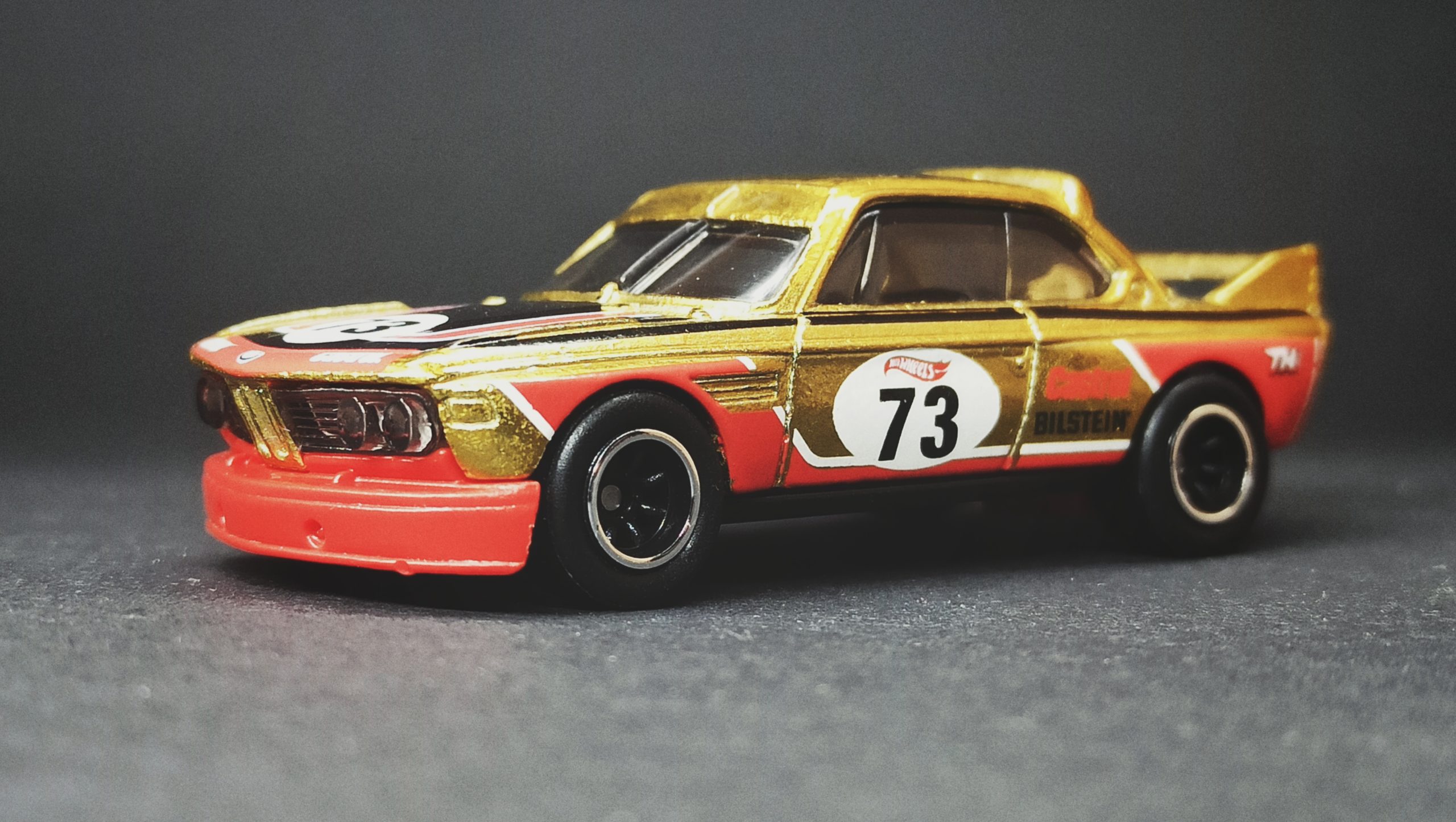 Hot Wheels '73 BMW 3.0 CSL Race Car (HCY20) 2022 (34/250) Retro Racers (2/10) spectraflame yellow (gold) Super Treasure Hunt (STH) side angle