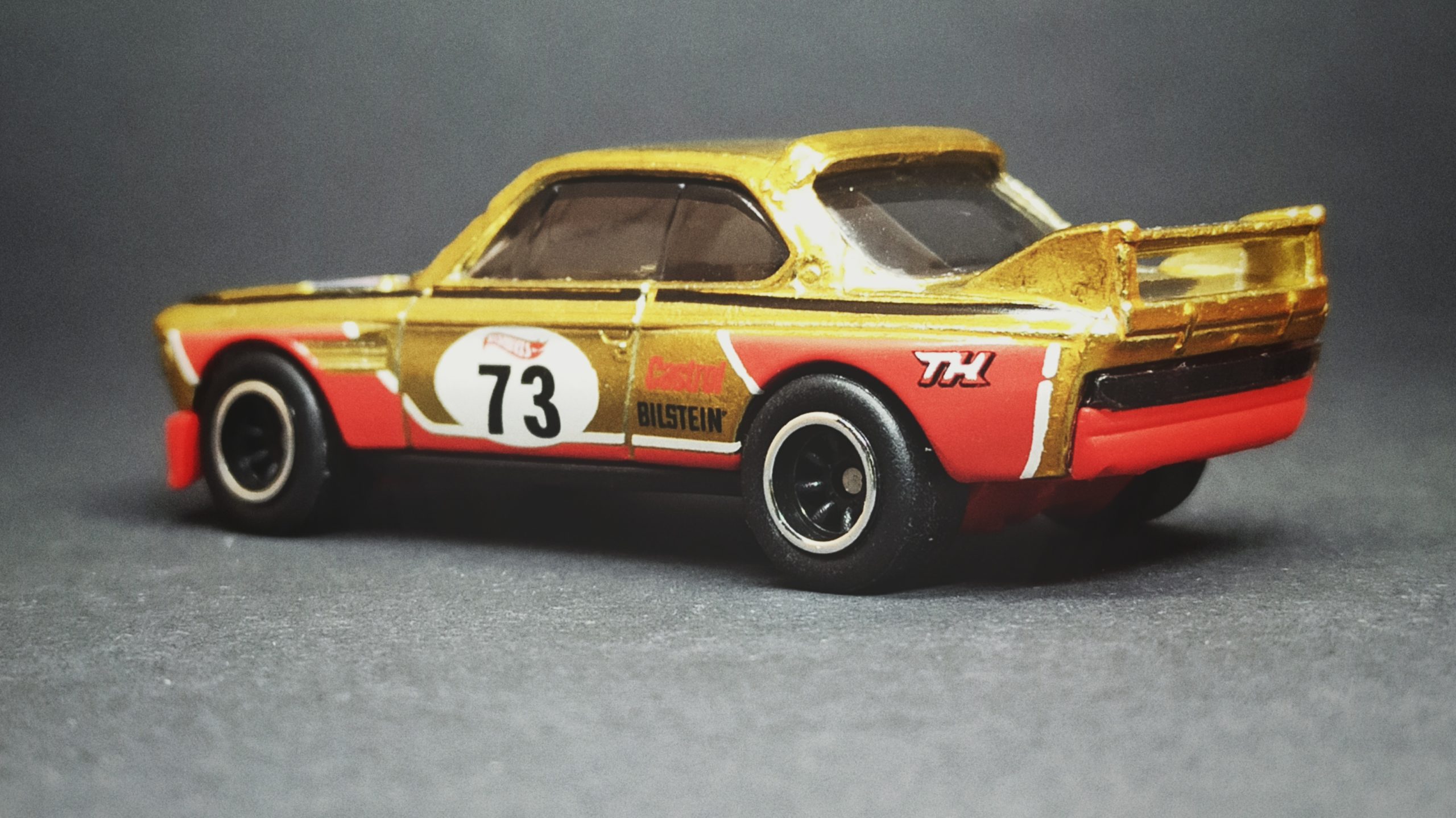 Hot Wheels '73 BMW 3.0 CSL Race Car (HCY20) 2022 (34/250) Retro Racers (2/10) spectraflame yellow (gold) Super Treasure Hunt (STH) side angle