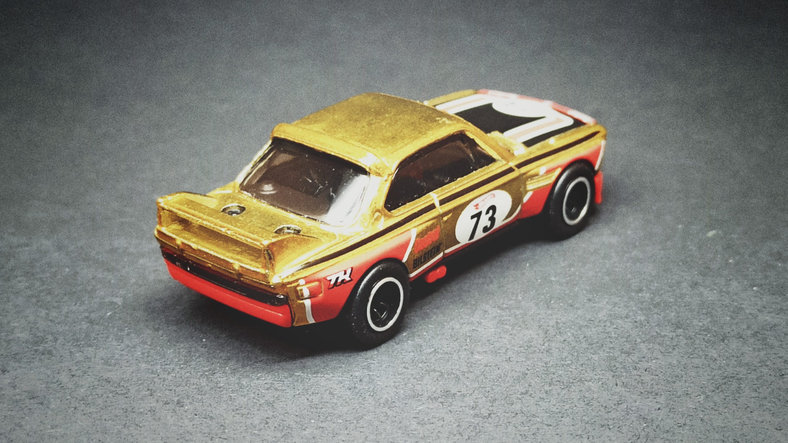 Hot Wheels '73 BMW 3.0 CSL Race Car (HCY20) 2022 (34/250) Retro Racers (2/10) spectraflame yellow (gold) Super Treasure Hunt (STH) top angle
