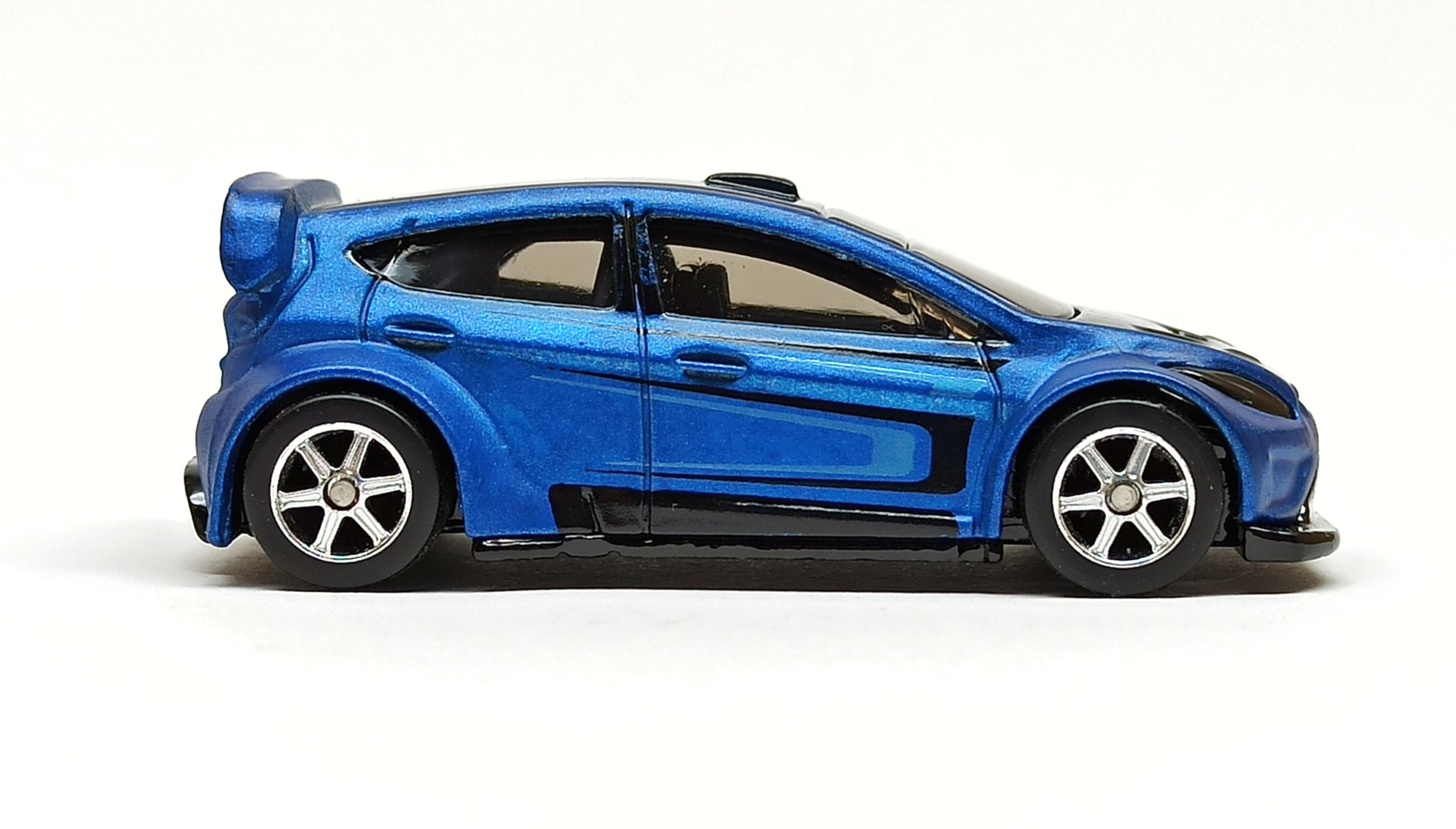 Hot Wheels '12 Ford Fiesta (X8294) 2013 Boulevard satin blue