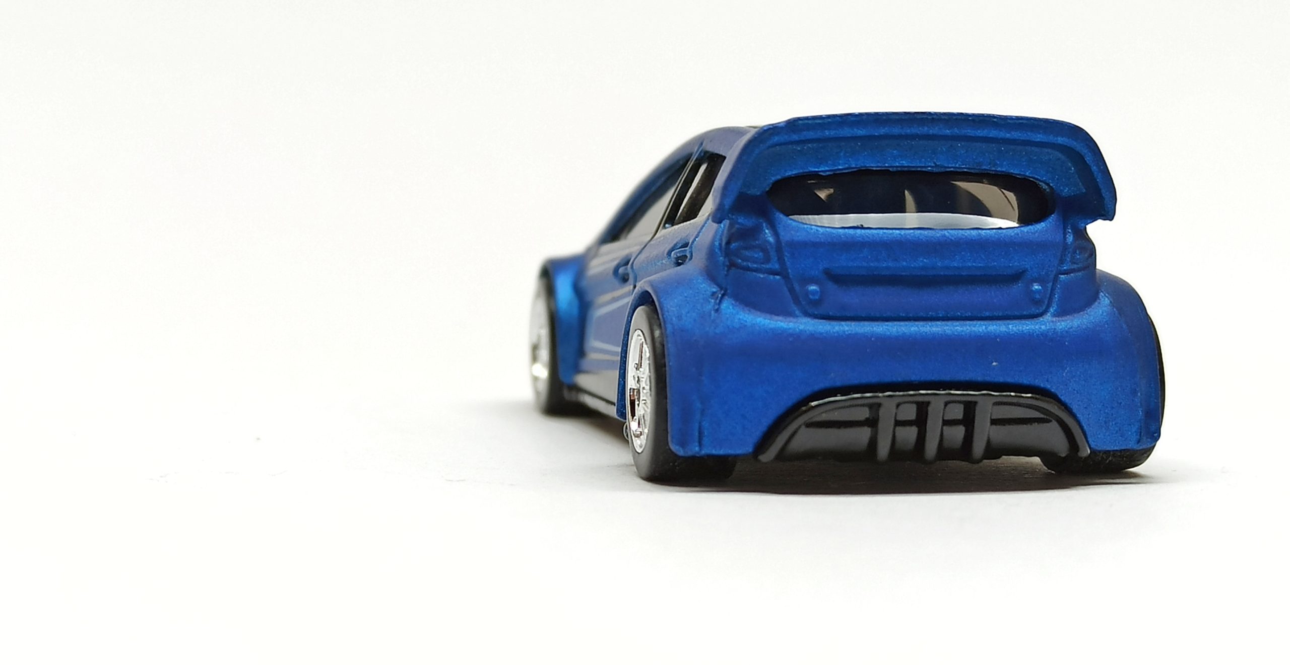Hot Wheels '12 Ford Fiesta (X8294) 2013 Boulevard satin blue