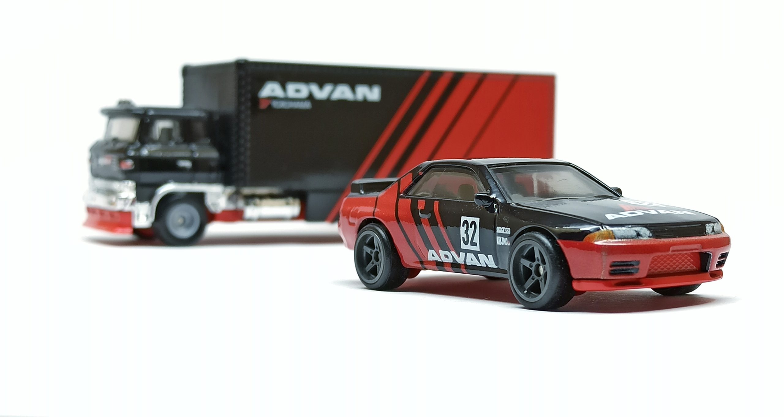 Hot Wheels Sakura Sprinter + Nissan Skyline GT-R (BNR32) (GRK55) 2021 Car Culture Team Transport 27 (Mix 3) black (Advan)