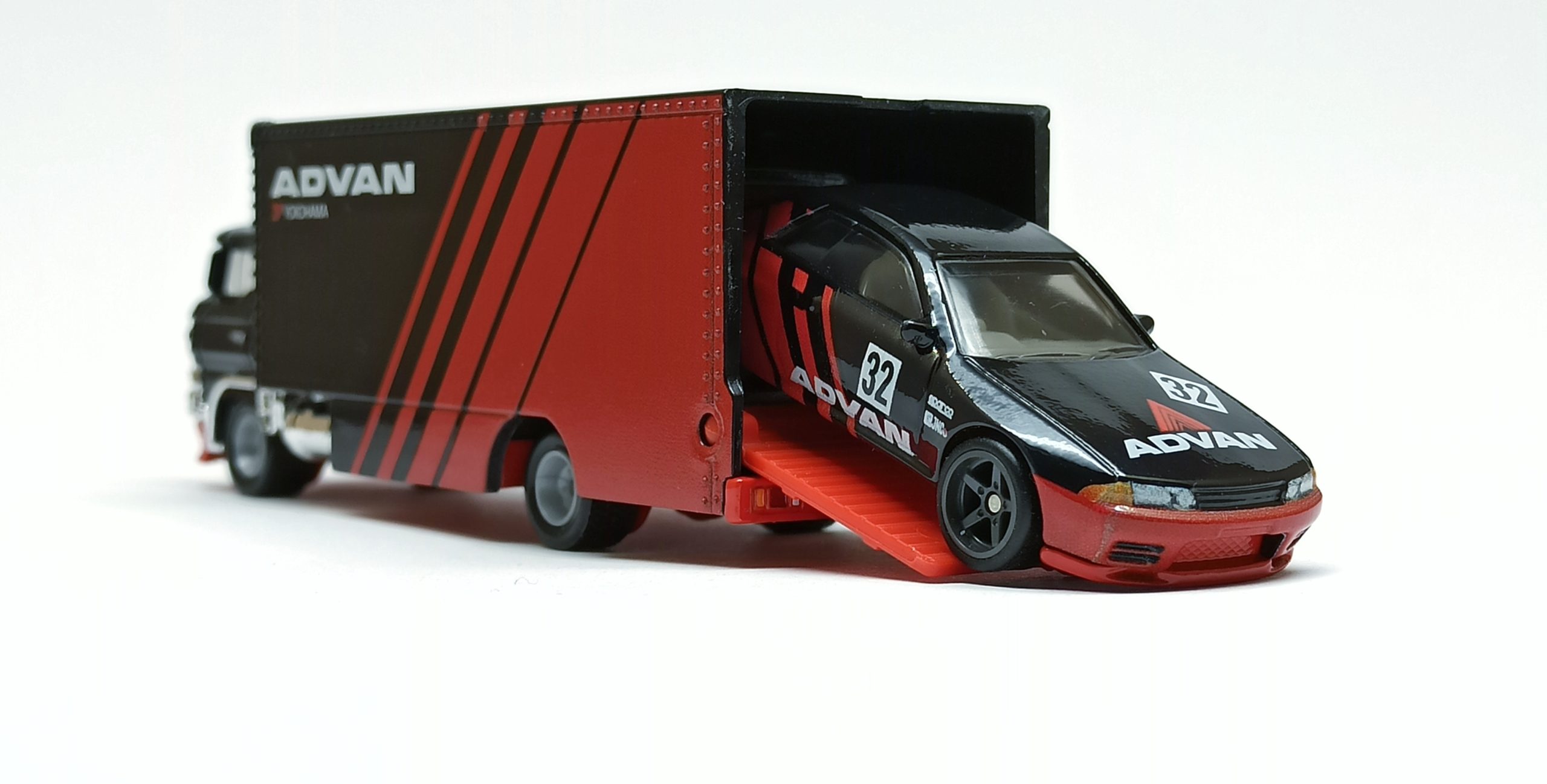 Hot Wheels Sakura Sprinter + Nissan Skyline GT-R (BNR32) (GRK55) 2021 Car Culture Team Transport 27 (Mix 3) black (Advan)