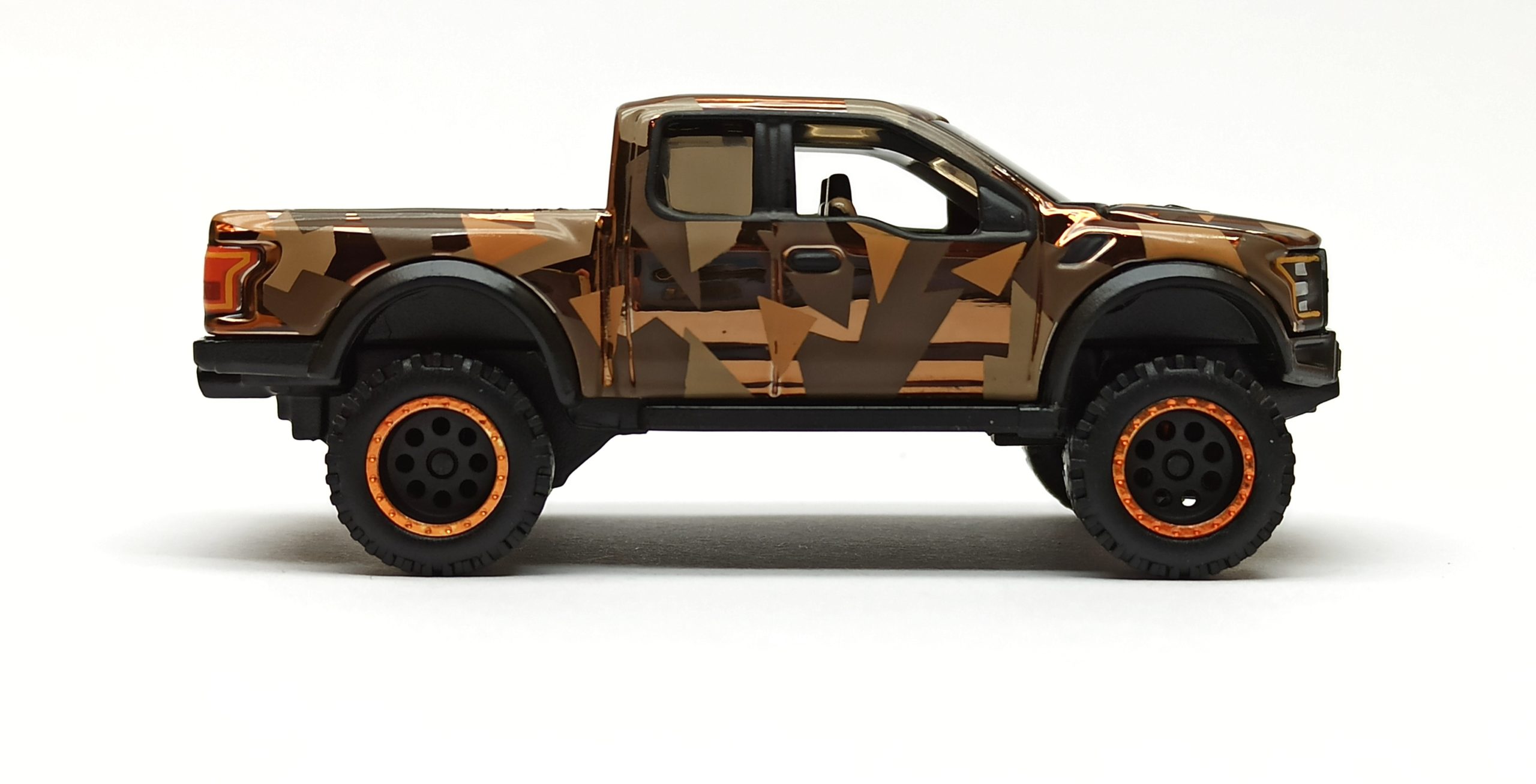 Hot Wheels '17 Ford F-150 Raptor (HCK31) 2021 RLC Exclusive (1 of 25.000) spectraflame light brown (desert camo pattern)