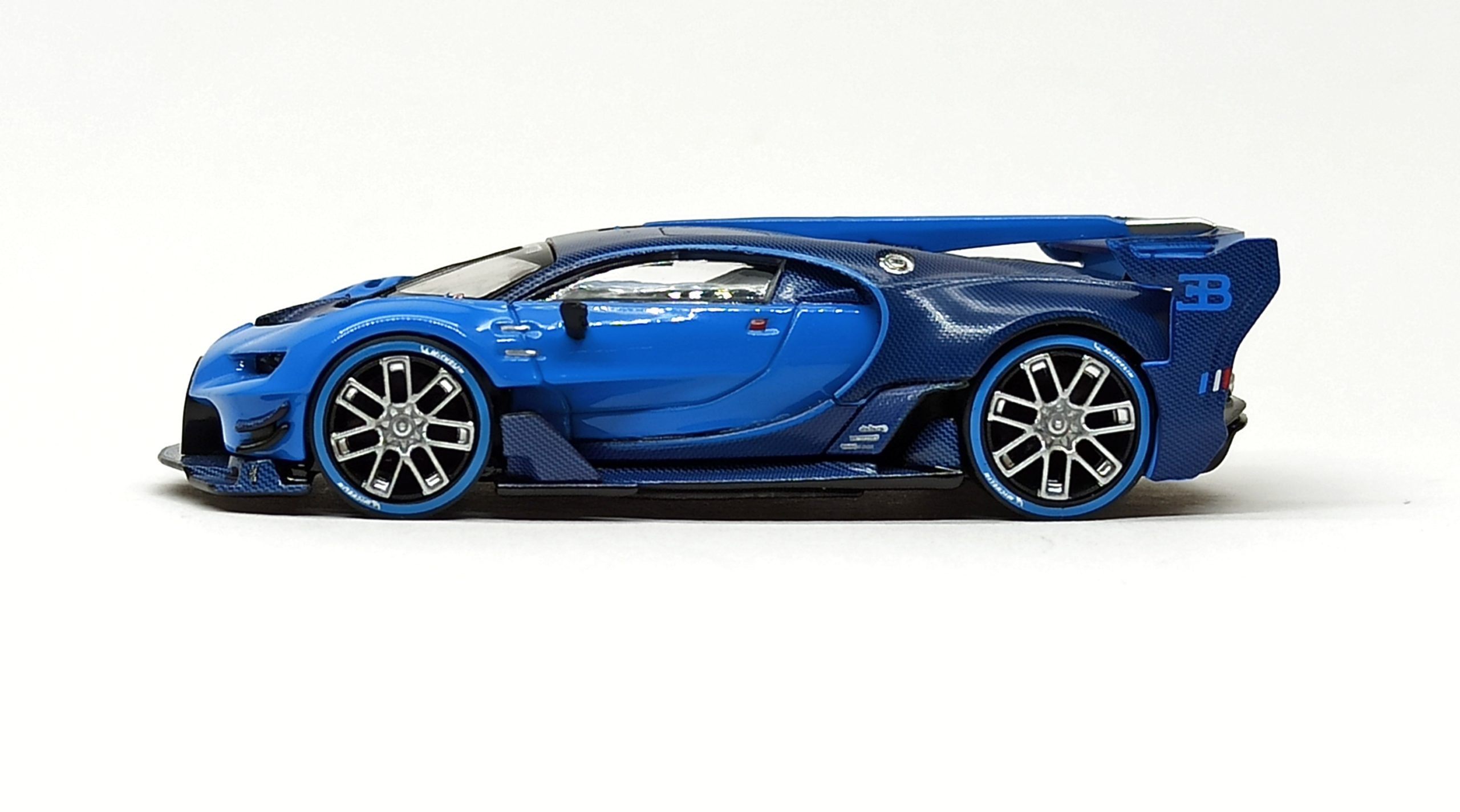 Mini GT Bugatti Vision Gran Turismo (MGT00266-L) 2021 light blue