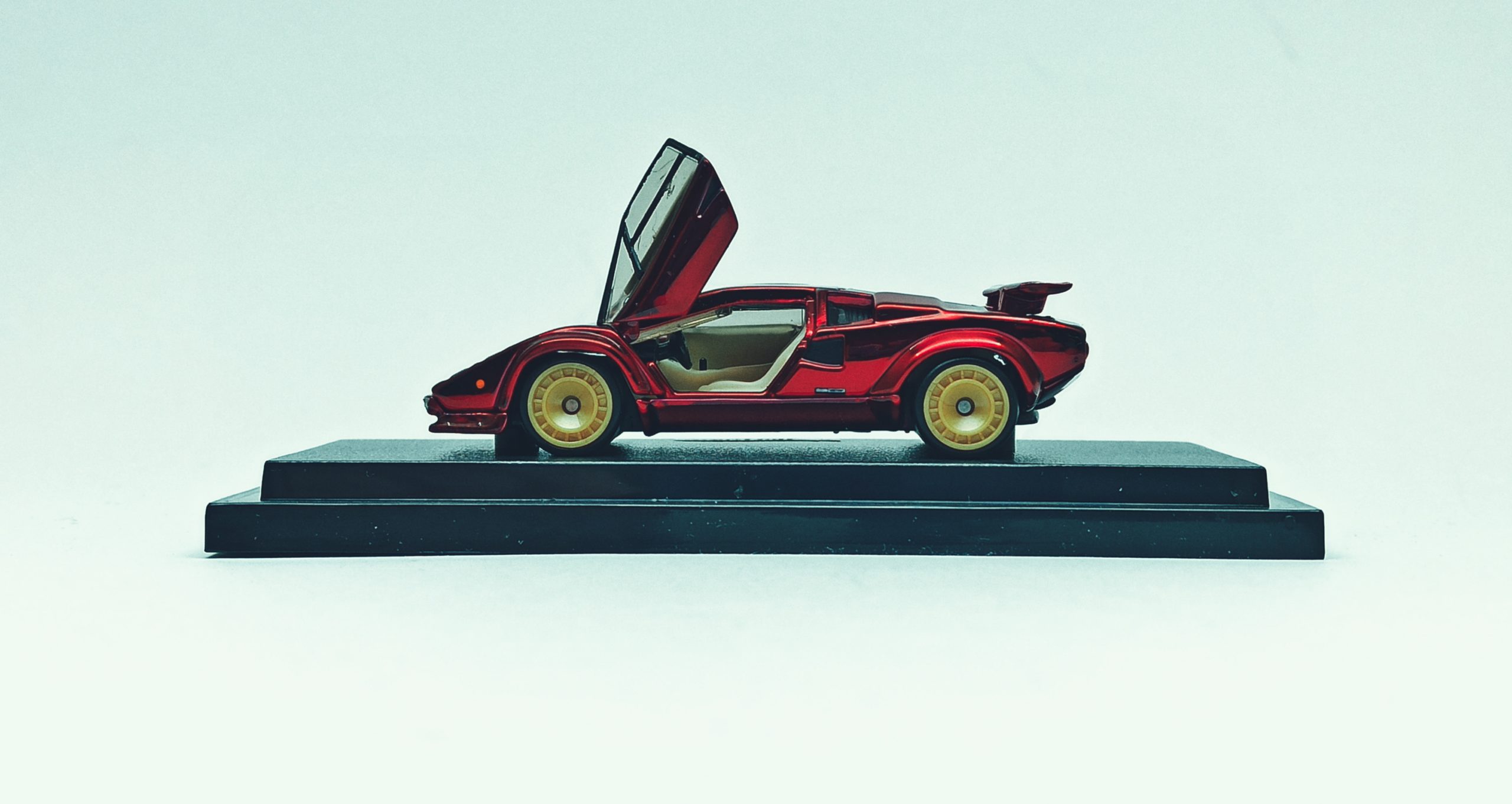 Hot Wheels '82 Lamborghini Countach LP500 S (GDF85) 2019 RLC Special Edition spectraflame red