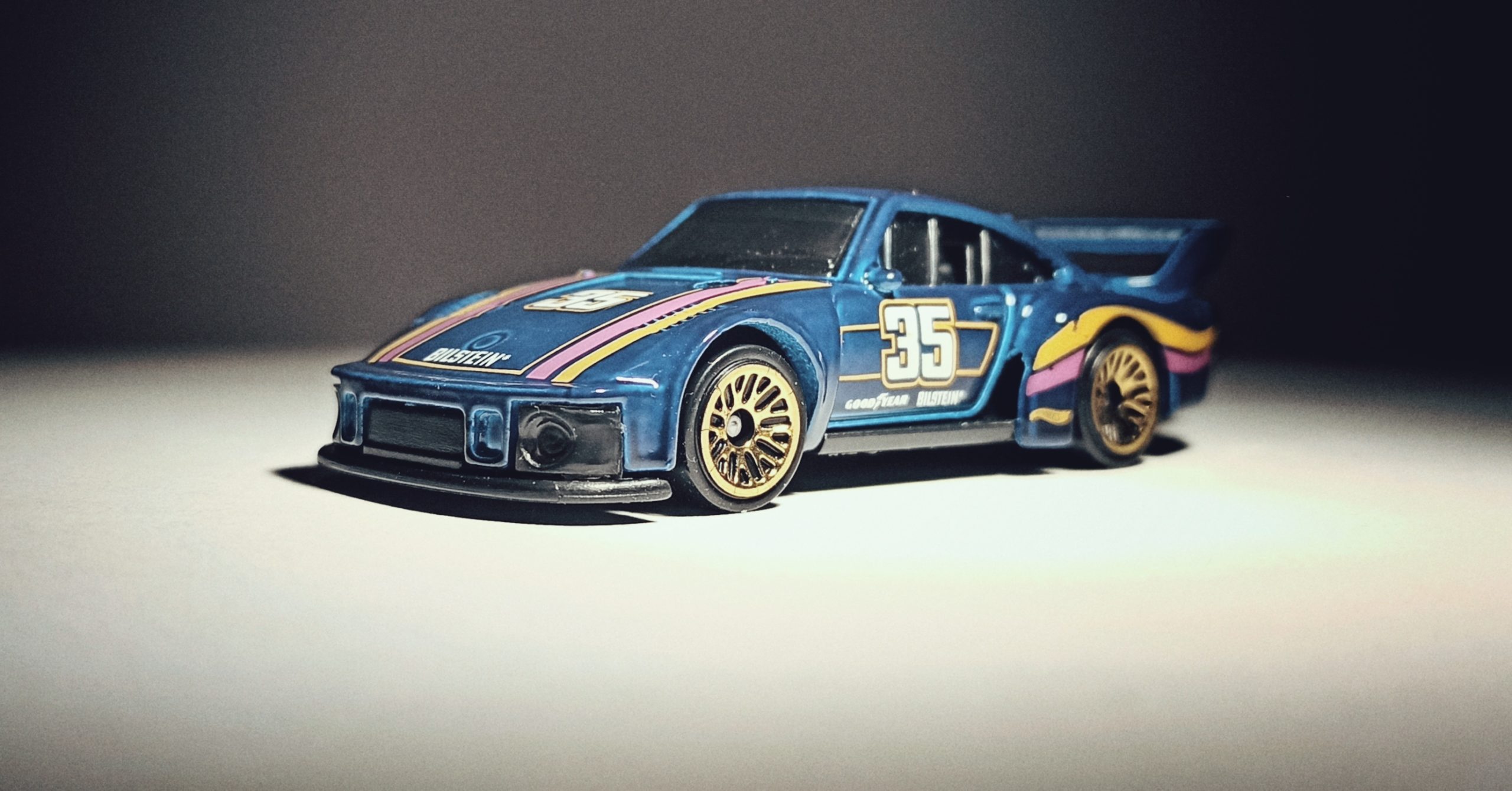 Hot Wheels Porsche 935 (2021) HCT96 2022 (132/250) Retro Racers (8/10) blue