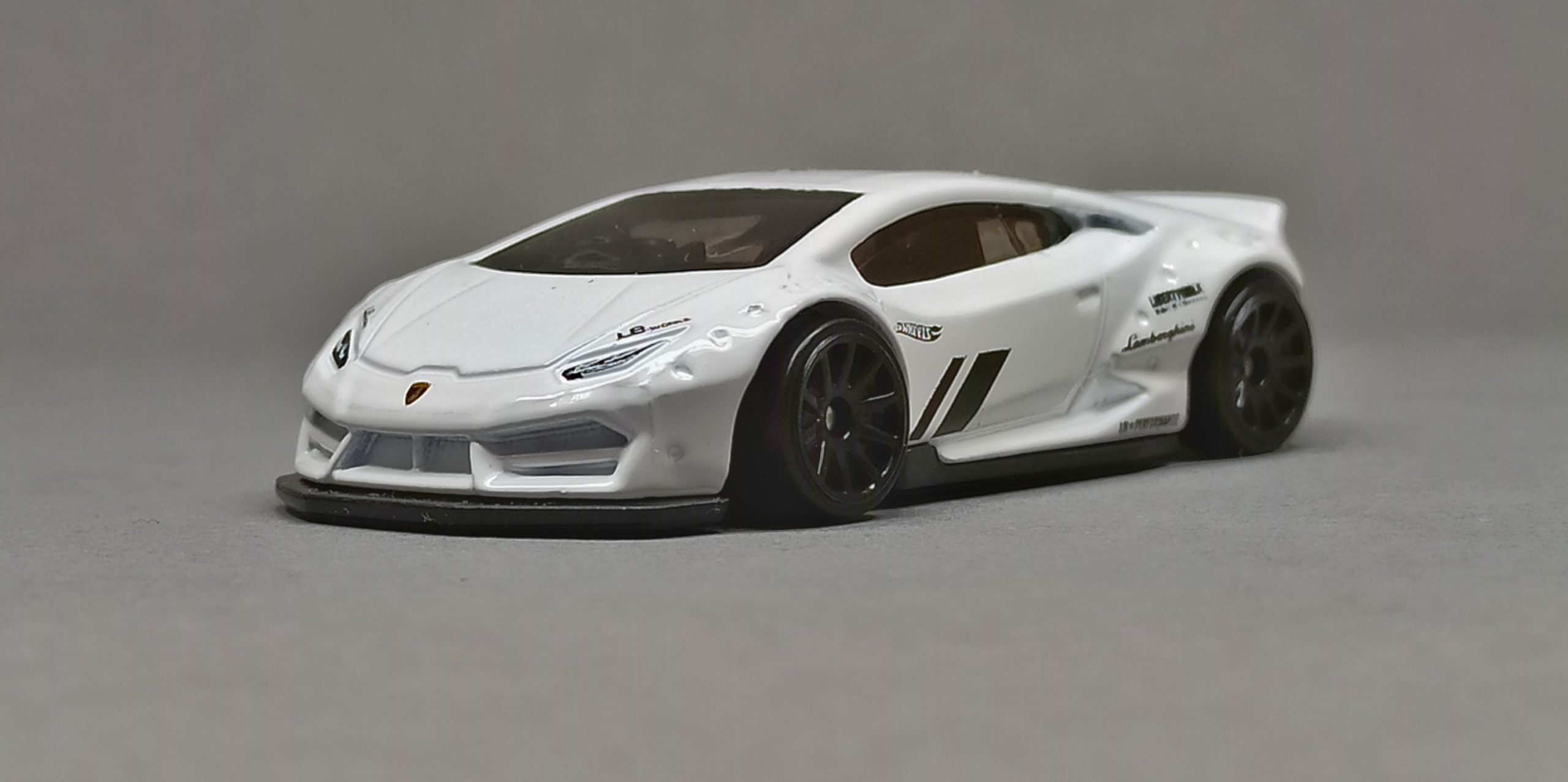 Hot Wheels LB-WORKS Lamborghini Huracán Coupé (HCT97) 2022 (172/250) HW Exotics (3/10) white