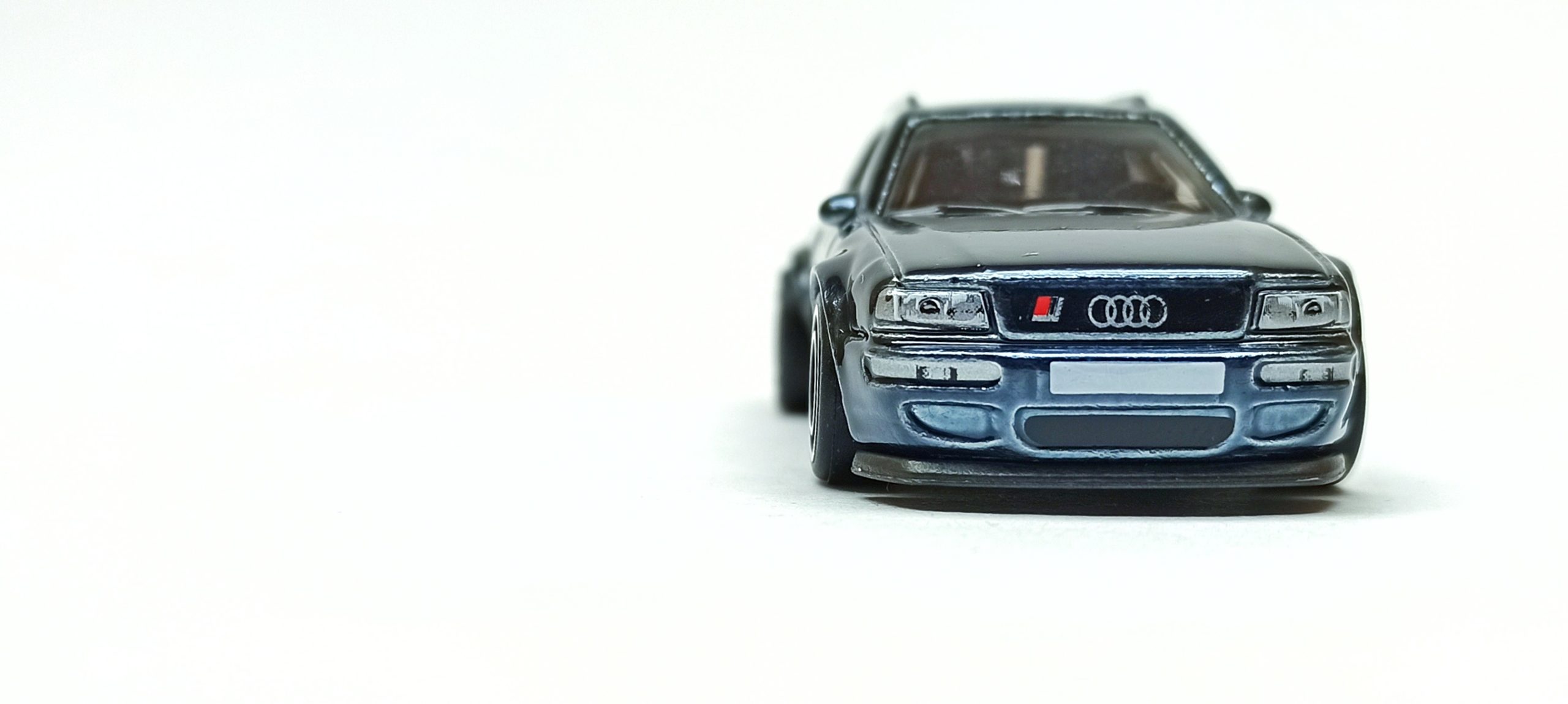 Hot Wheels '94 Audi Avant RS2 (HCYxx) 2022 (228/250) HW Wagons (5/5) spectraflame dark blue