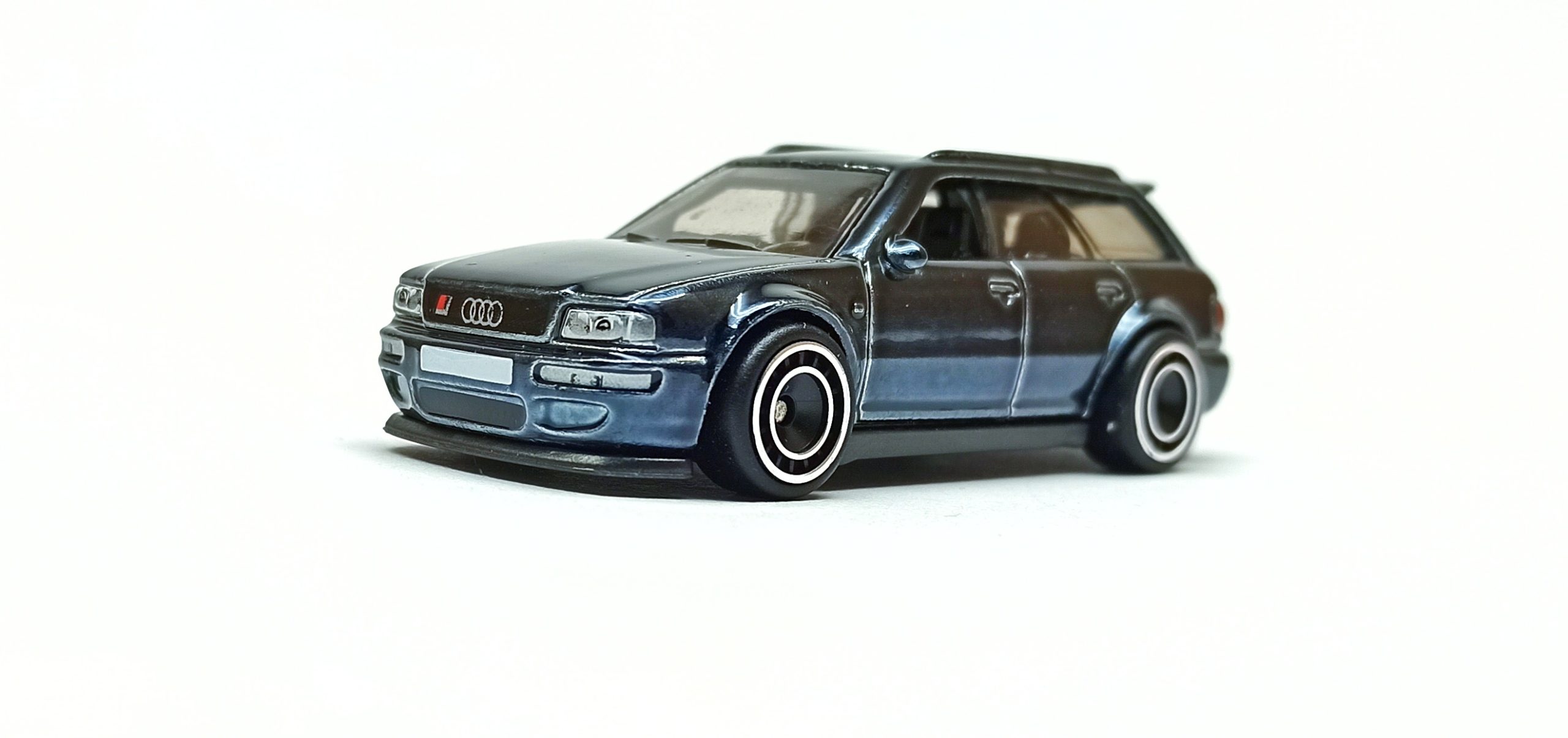 Hot Wheels '94 Audi Avant RS2 (HCYxx) 2022 (228/250) HW Wagons (5/5) spectraflame dark blue