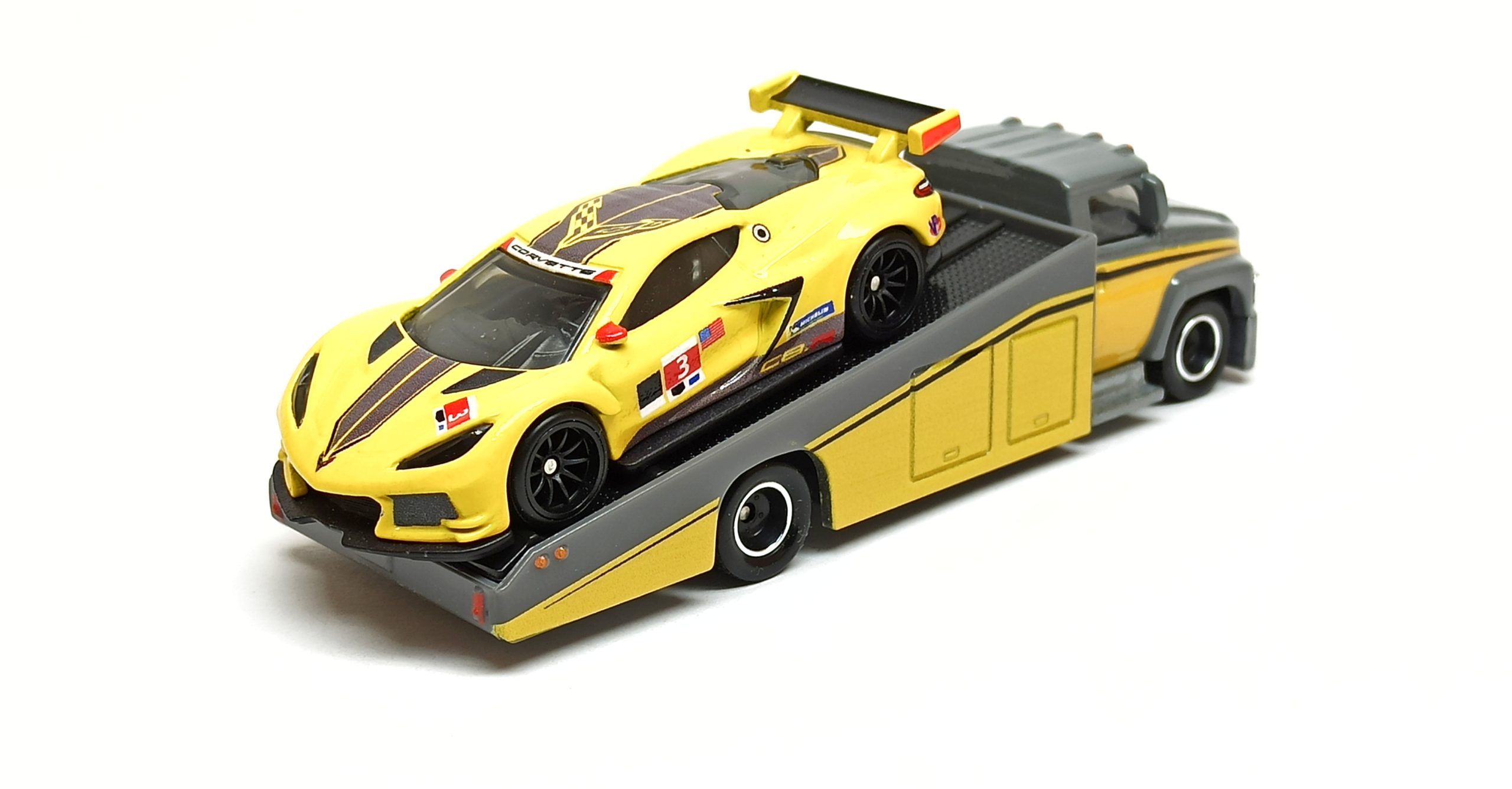 Hot Wheels Carry on + Corvette C8.R (GRK67) 2021 Car Culture Team Transport 36 (Mix 4) yellow