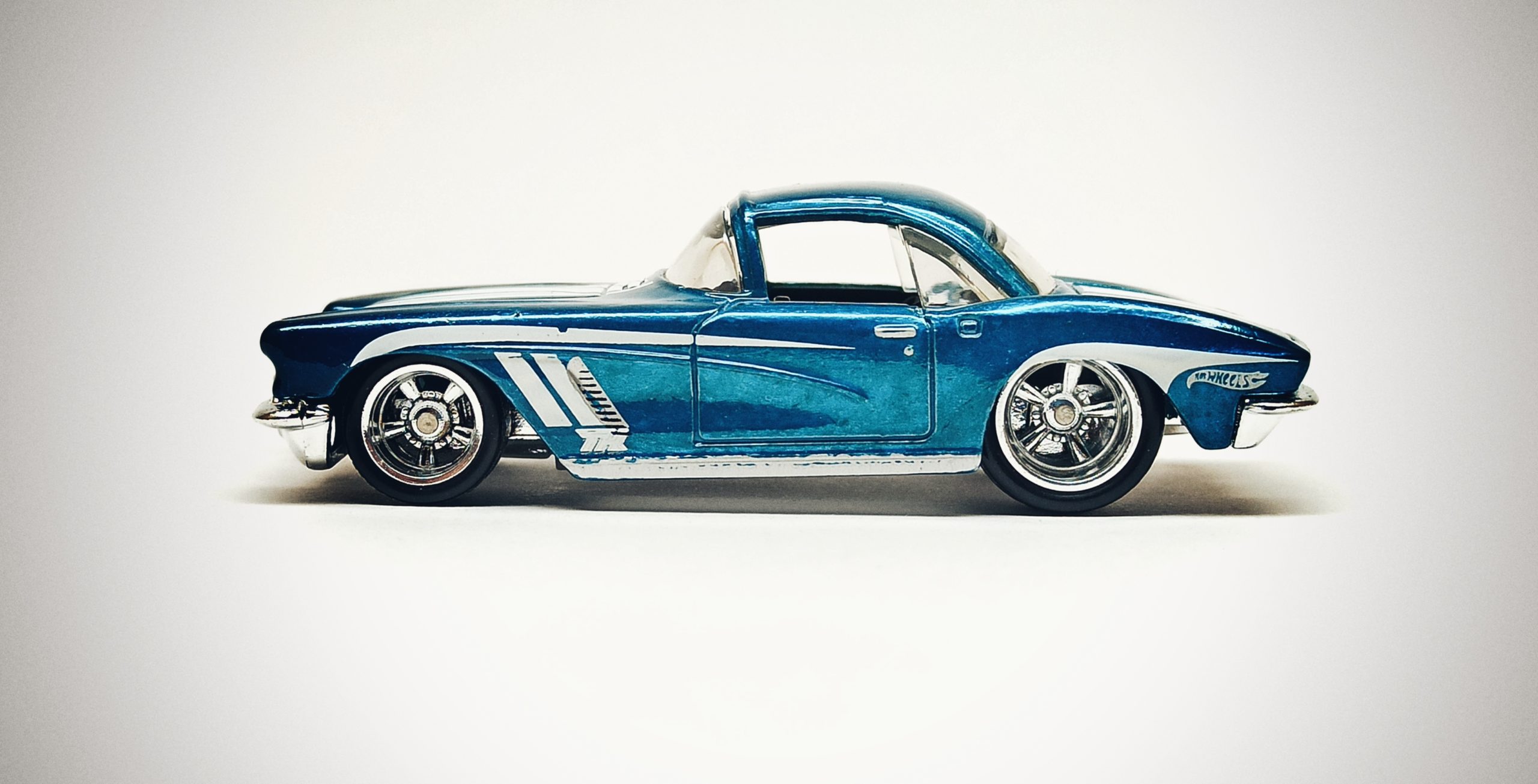 Hot Wheels '62 Corvette (X2016) 2013 (207/250) HW Showroom: Corvette 60th (7/10) spectraflame lite blue Super Treasure Hunt (STH)