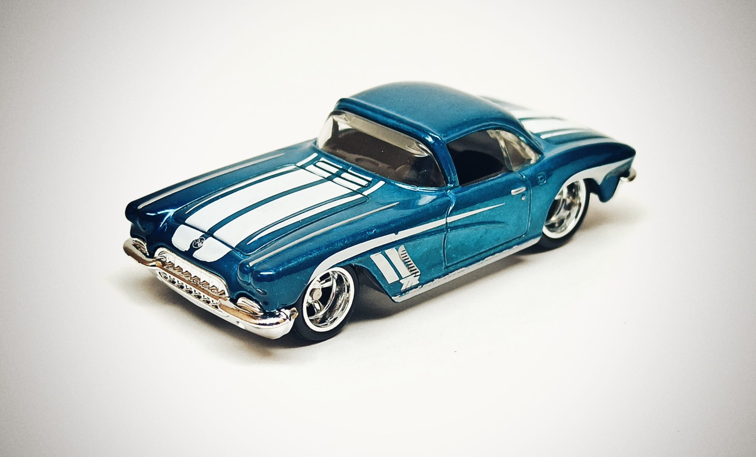 Hot Wheels '62 Corvette (X2016) 2013 (207/250) HW Showroom: Corvette 60th (7/10) spectraflame lite blue Super Treasure Hunt (STH)