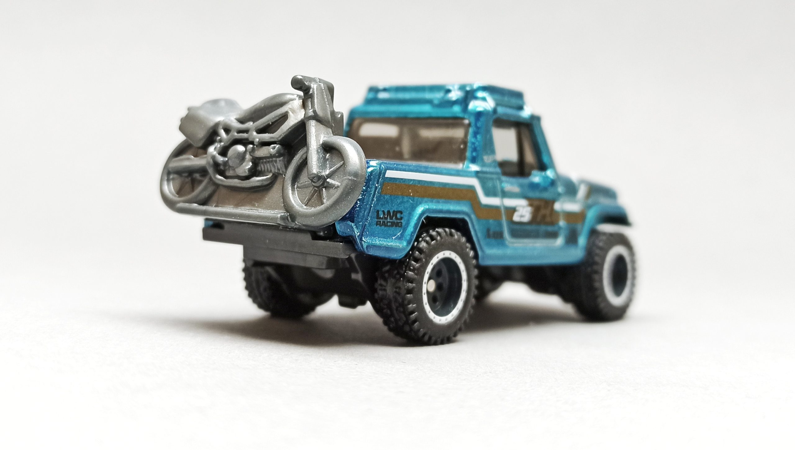 Hot Wheels '67 Jeepster Commando (GHG14) 2020 (71/250) Baja Blazers (1/10) spectraflame ocean blue Super Treasure Hunt (STH)