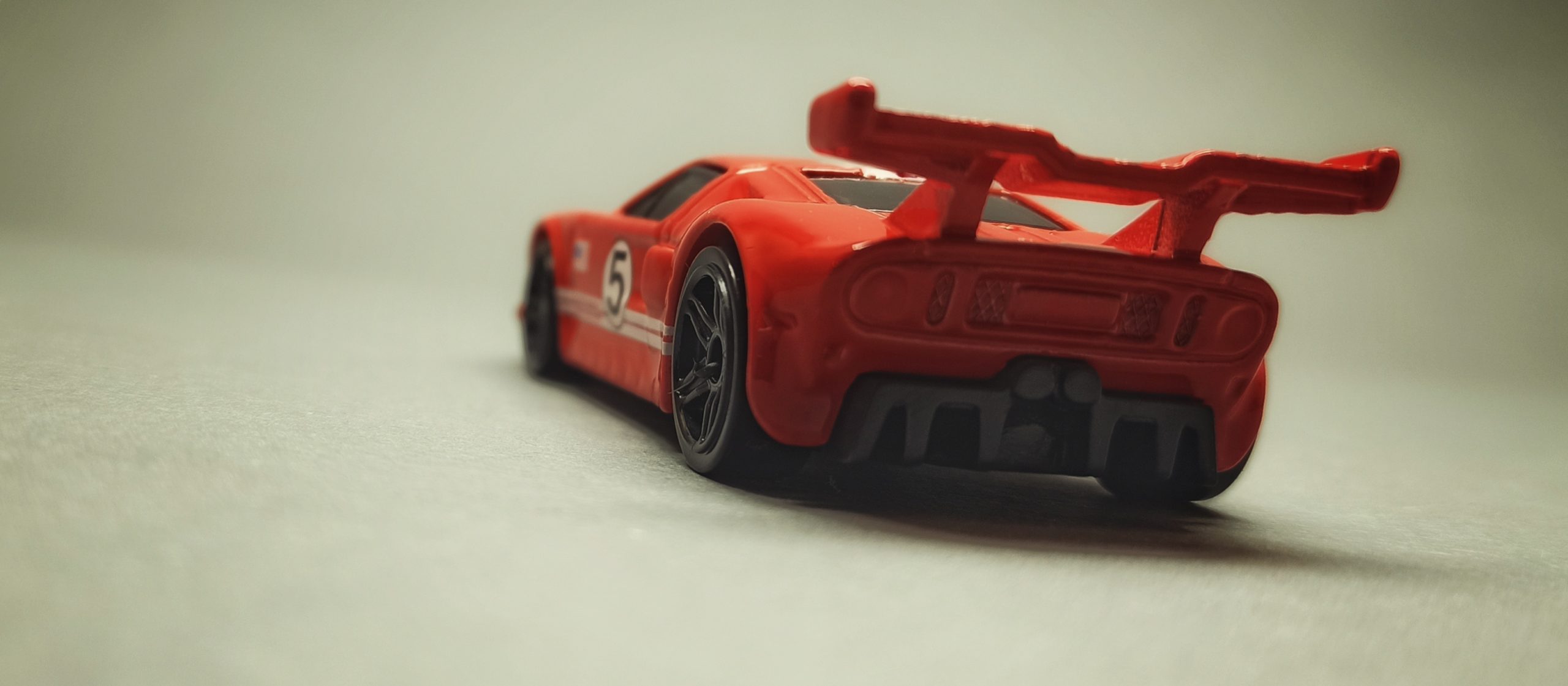 Hot Wheels Ford GT LM (HDH25) 2022 World Class Racers (4/5) red