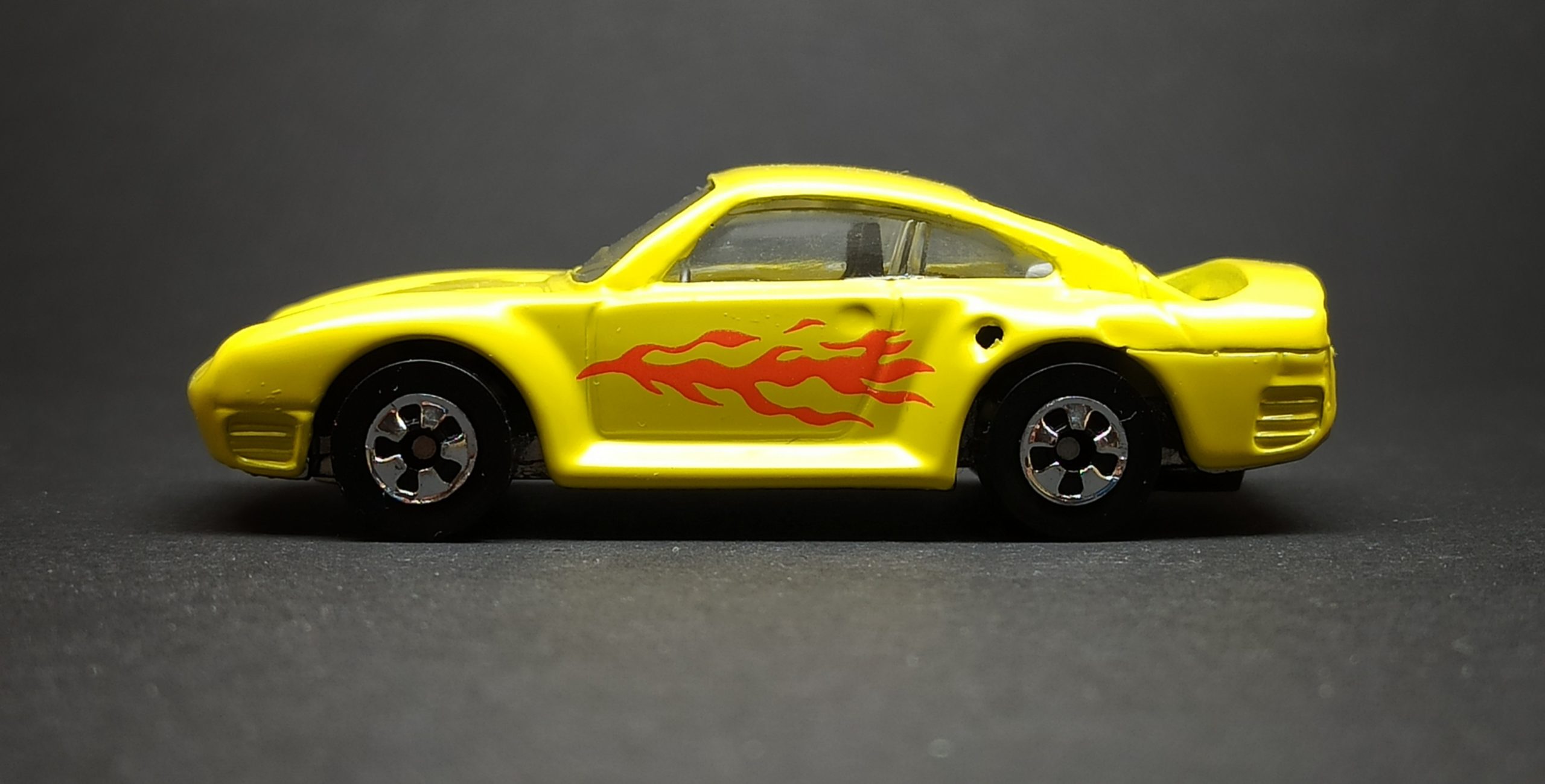 Hot Wheels Porsche 959 (4631) 1995 Sto & Go Parking Garage set yellow