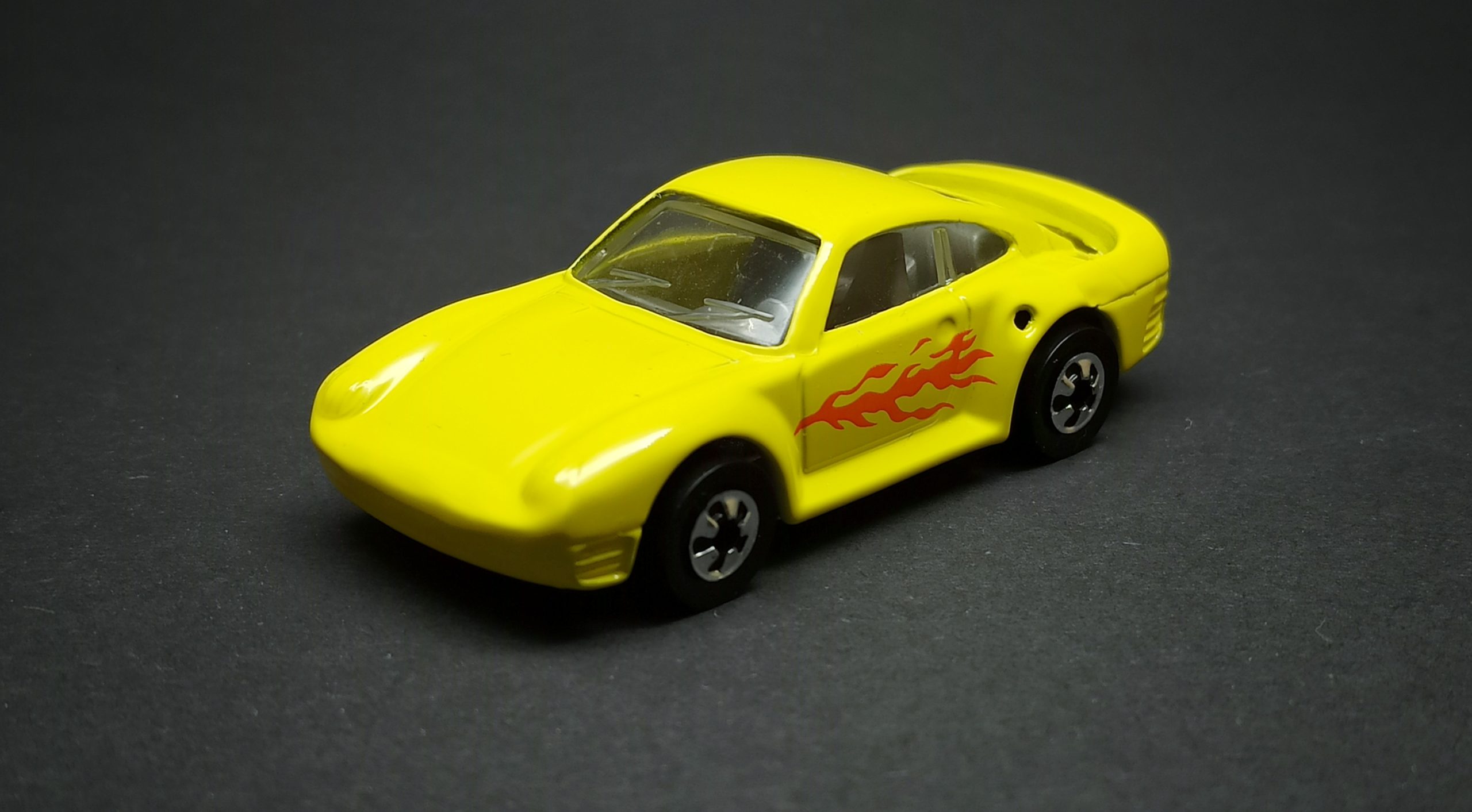 Hot Wheels Porsche 959 (4631) 1995 Sto & Go Parking Garage set yellow