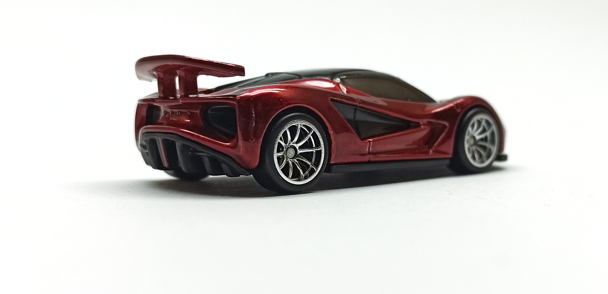 Hot Wheels Lotus Evija (HKL13) 2023 (84/250) HW Green Speed (3/10) spectraflame atomic red Super Treasure Hunt (STH)