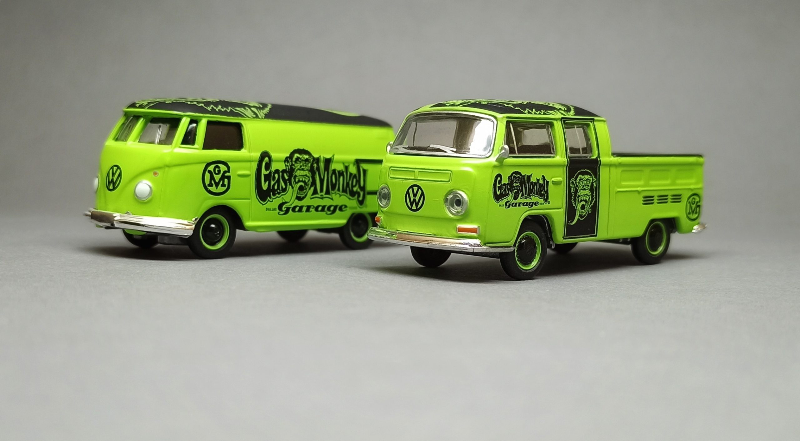 Greenlight Volkswagen Type 2 Crew Cab Pick-up + Panel Van (51148A + 51148B) 2017 green (Gas Monkey Garage)