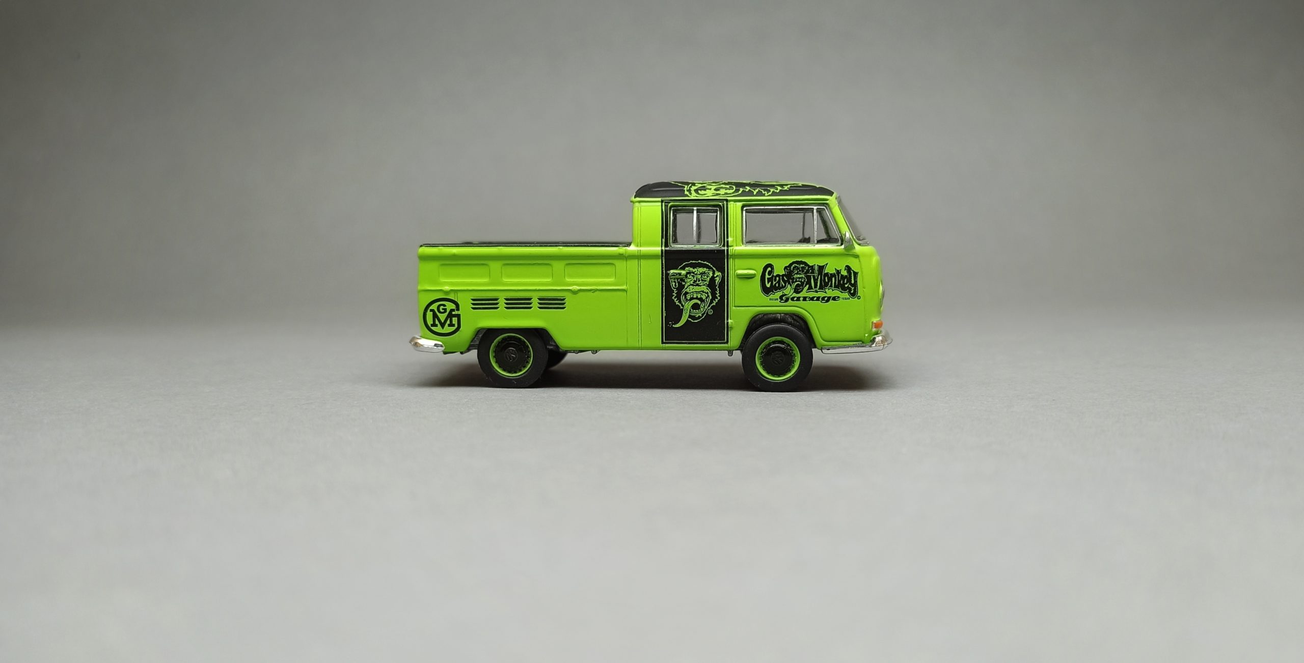 Greenlight Volkswagen Type 2 Crew Cab Pick-up + Panel Van (51148A + 51148B) 2017 green (Gas Monkey Garage)