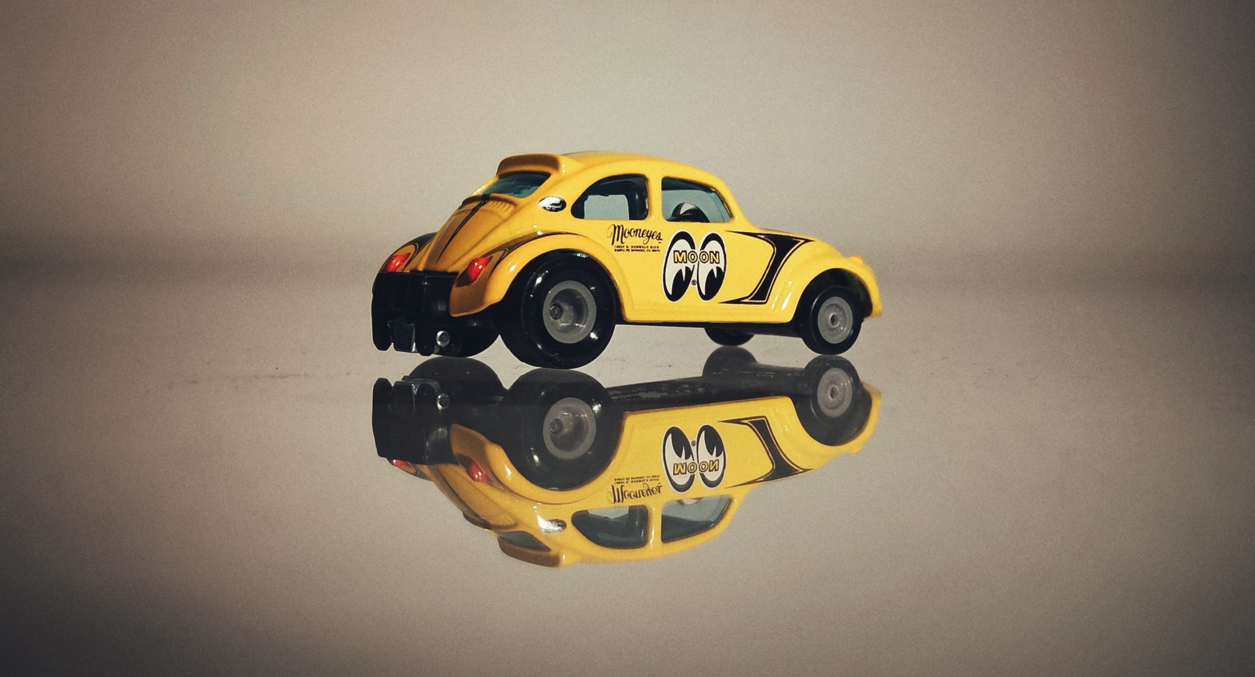 Matchbox '72 Volkswagen Beetle Dragster (HFL89) 2022 Superfast Collectors (12/20) yellow (Mooneyes)