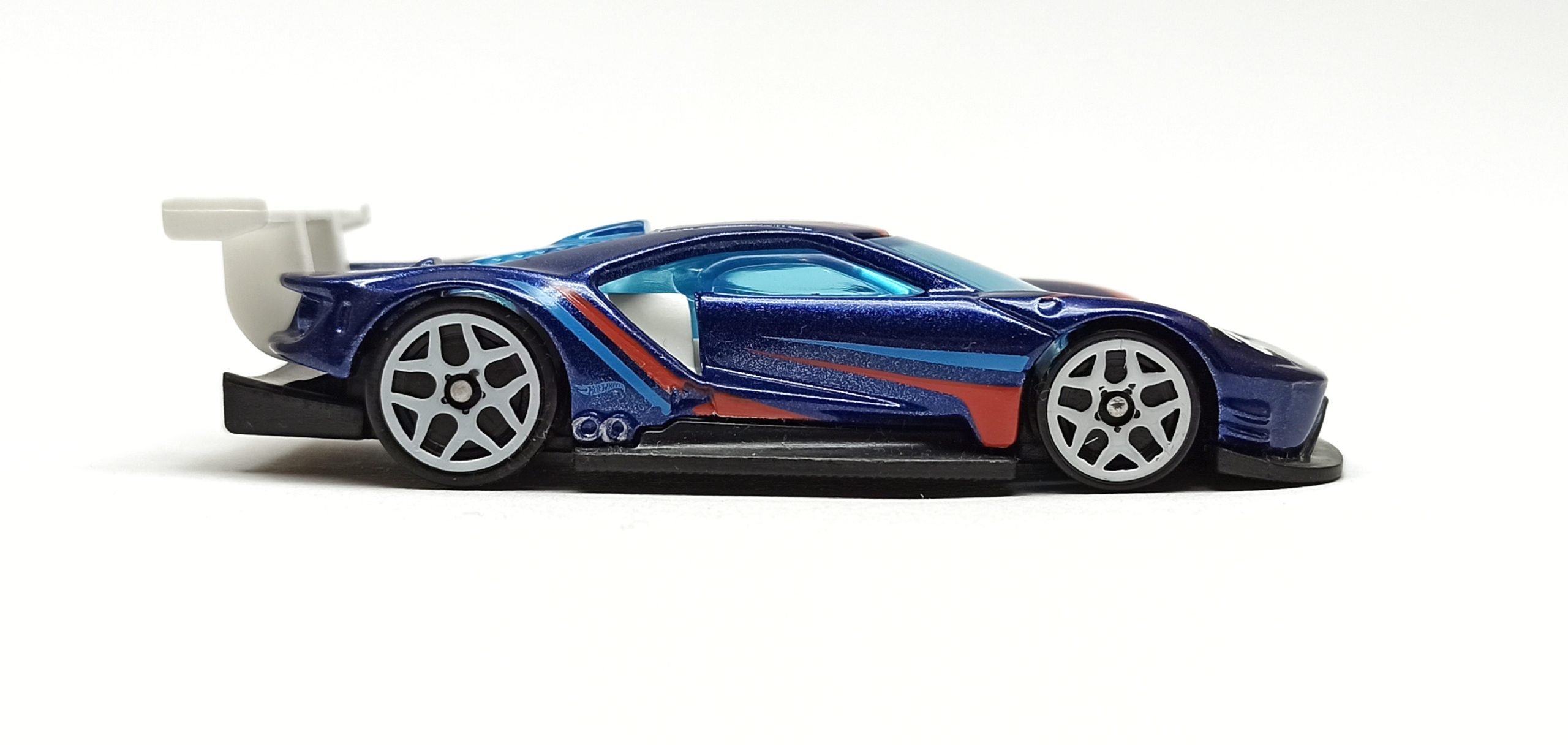 Hot Wheels 2016 Ford GT Race (HLY63) 2023 Motor Show 5‑Pack metalflake royal blue