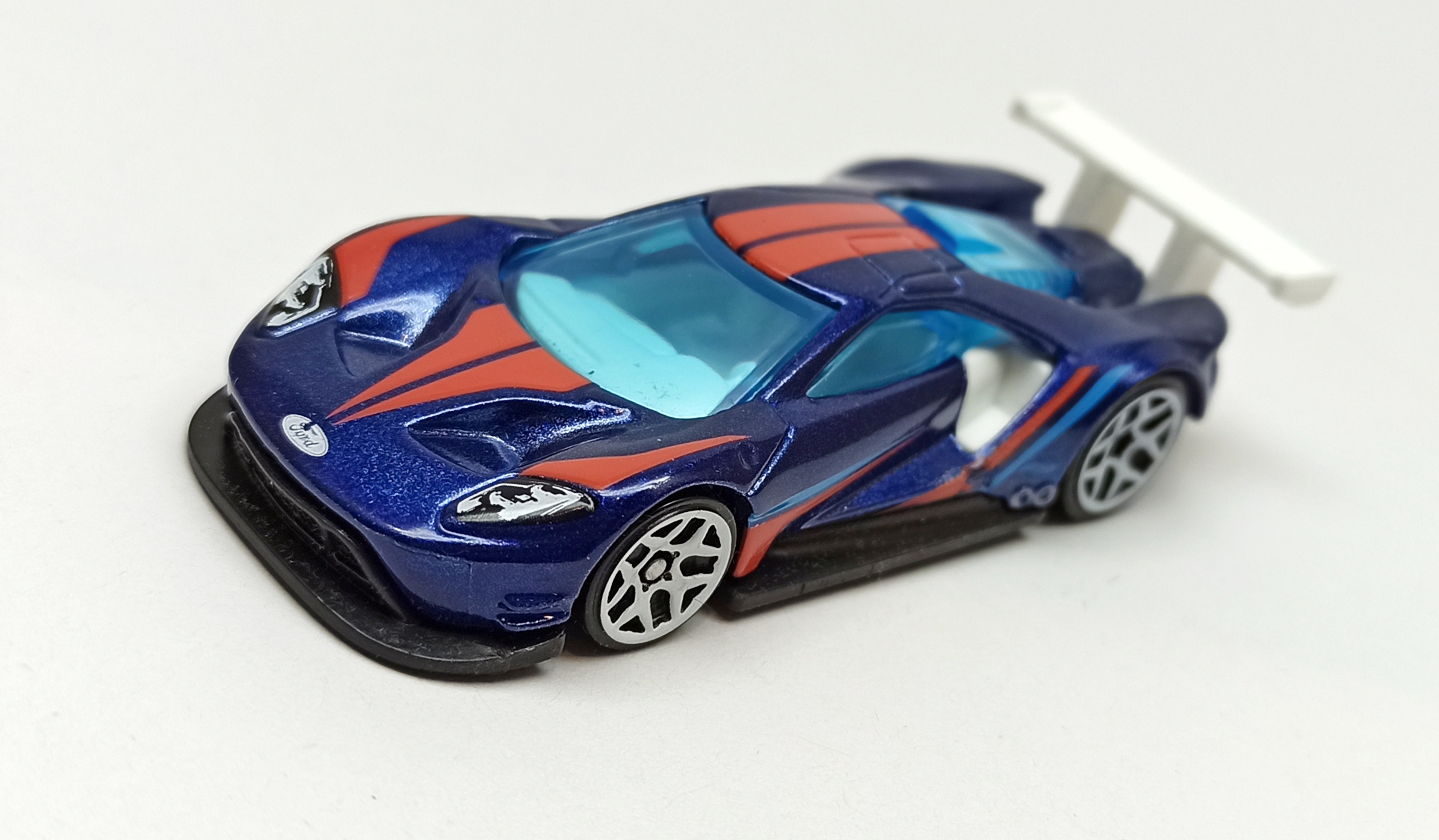 Hot Wheels 2016 Ford GT Race (HLY63) 2023 Motor Show 5‑Pack metalflake royal blue