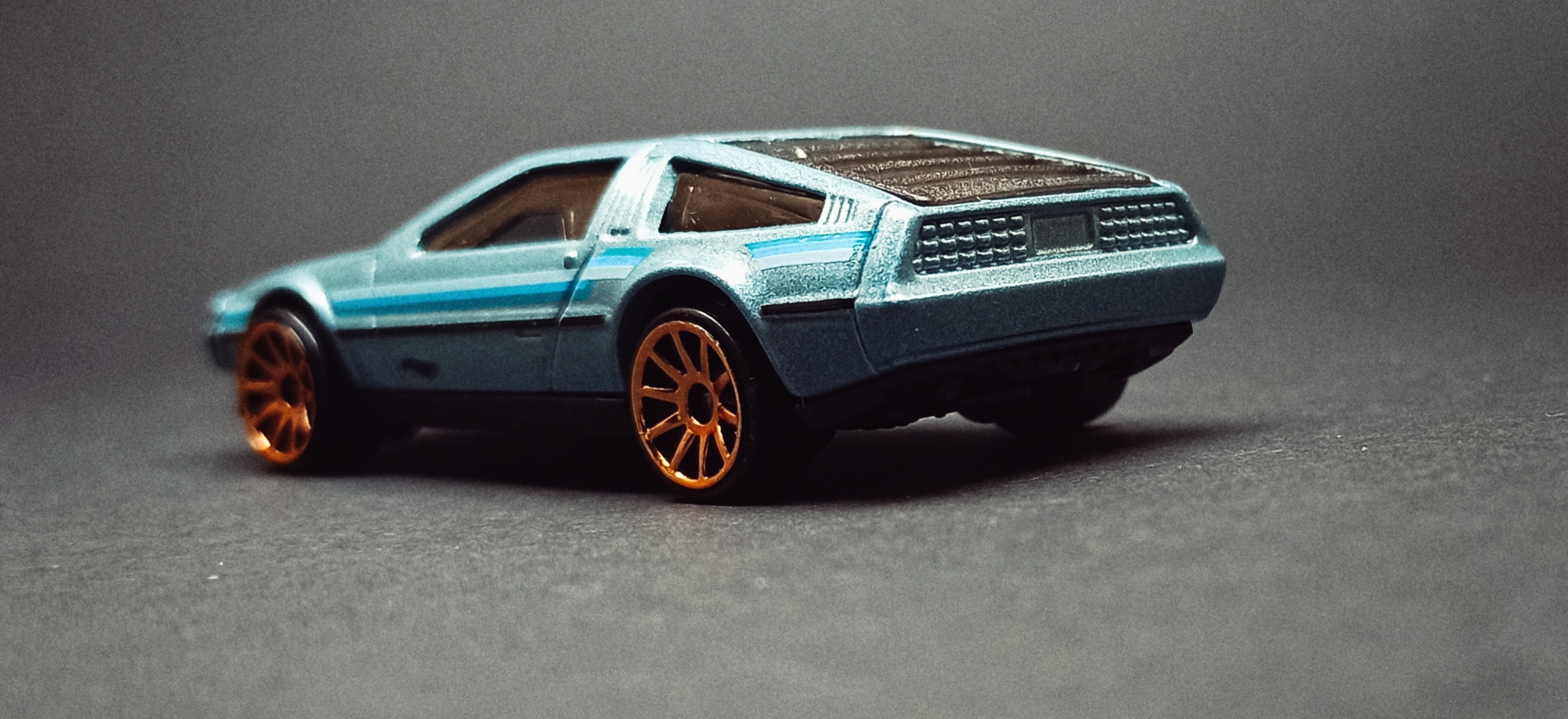 Hot Wheels '81 DeLorean DMC-12 (HKG84) 2023 (101/250) HW: The '80s (8/10) metalflake pale blue