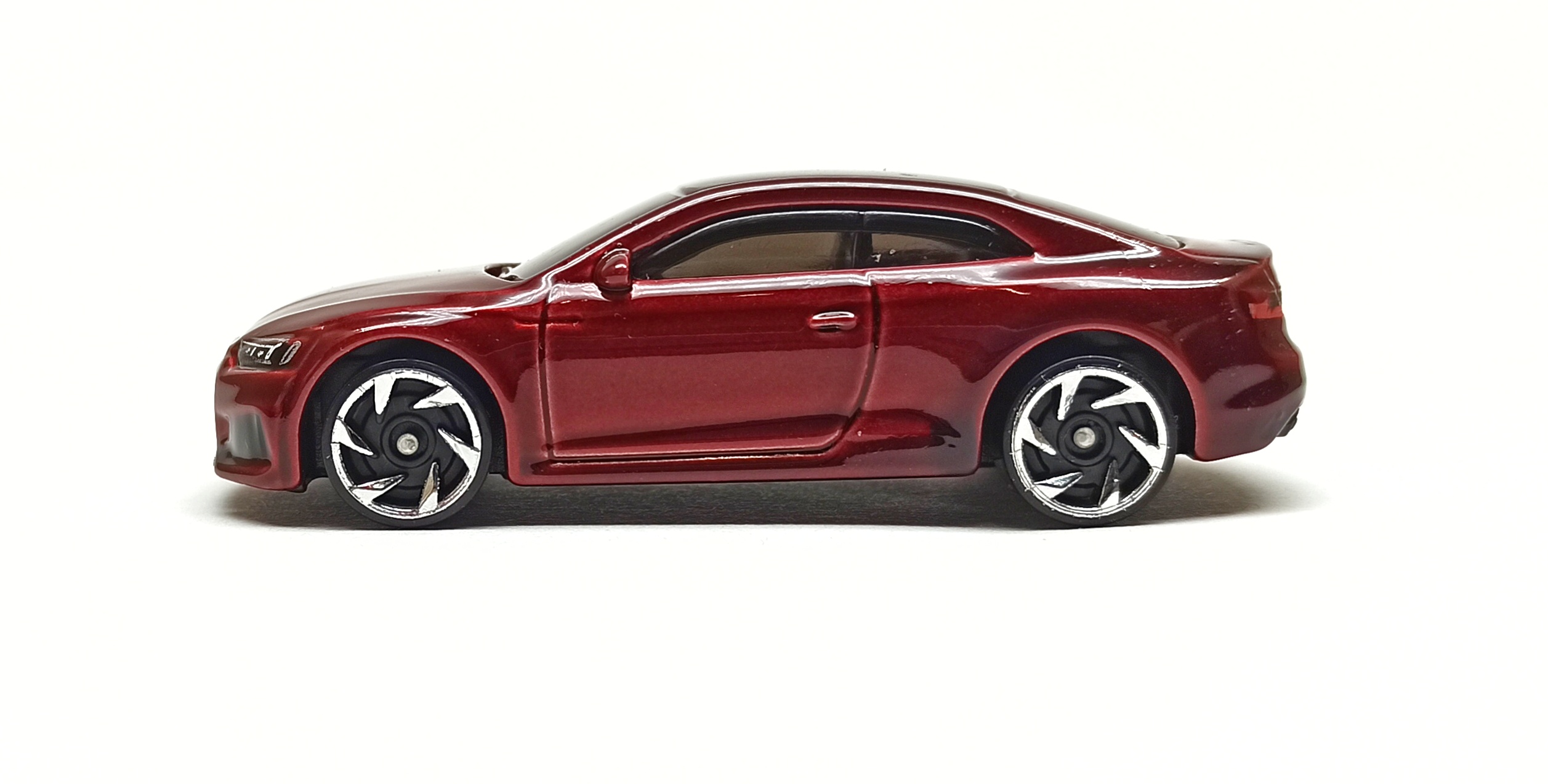 Hot Wheels Audi RS 5 Coupé (X6999) 2022 Multipack Exclusive metalflake red